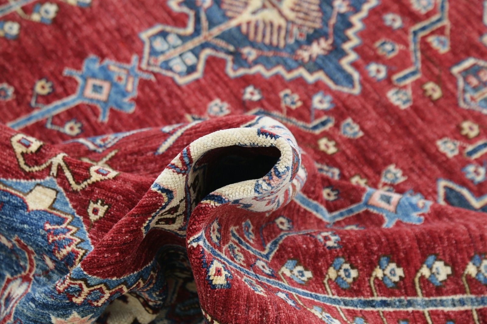 Tapis noué main rouge, bleu marine et ivoire à motif géométrique, 176 x 234 cm photo vinterior