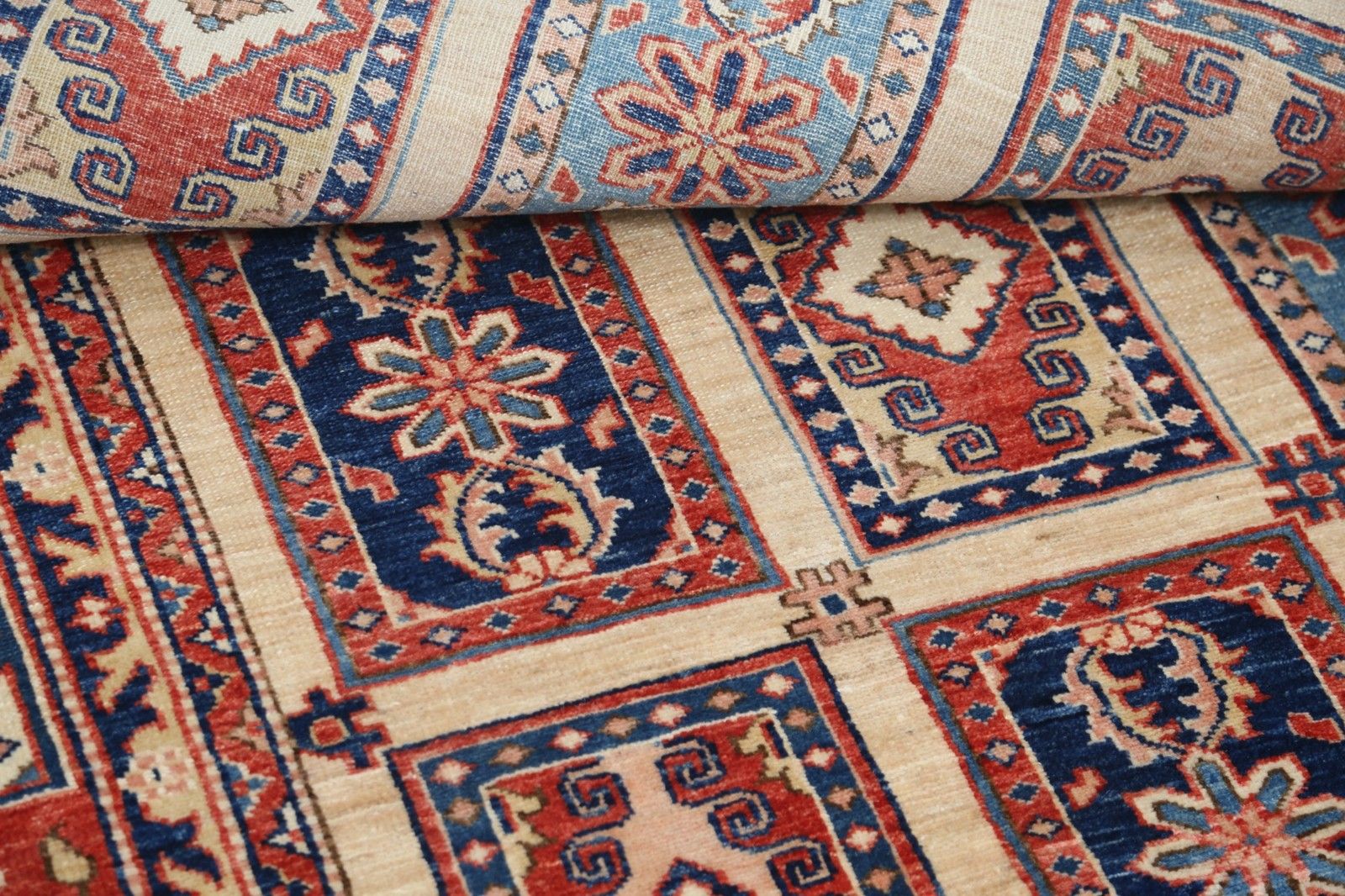 Tapis de sol fait main rouge, bleu clair et ivoire, 2 x 2,4 m, motif géométrique à panneaux photo 2549.0