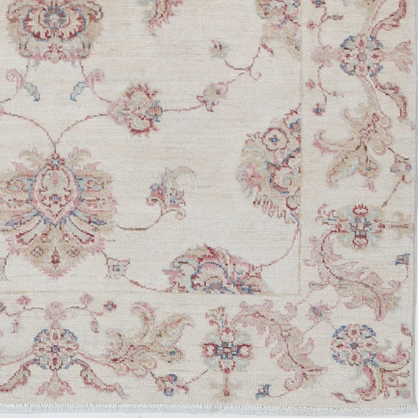 Handgeknoopt beige vloerkleed 120 x 180 cm met allover bloemmotief. 100% wol photo 1104.0