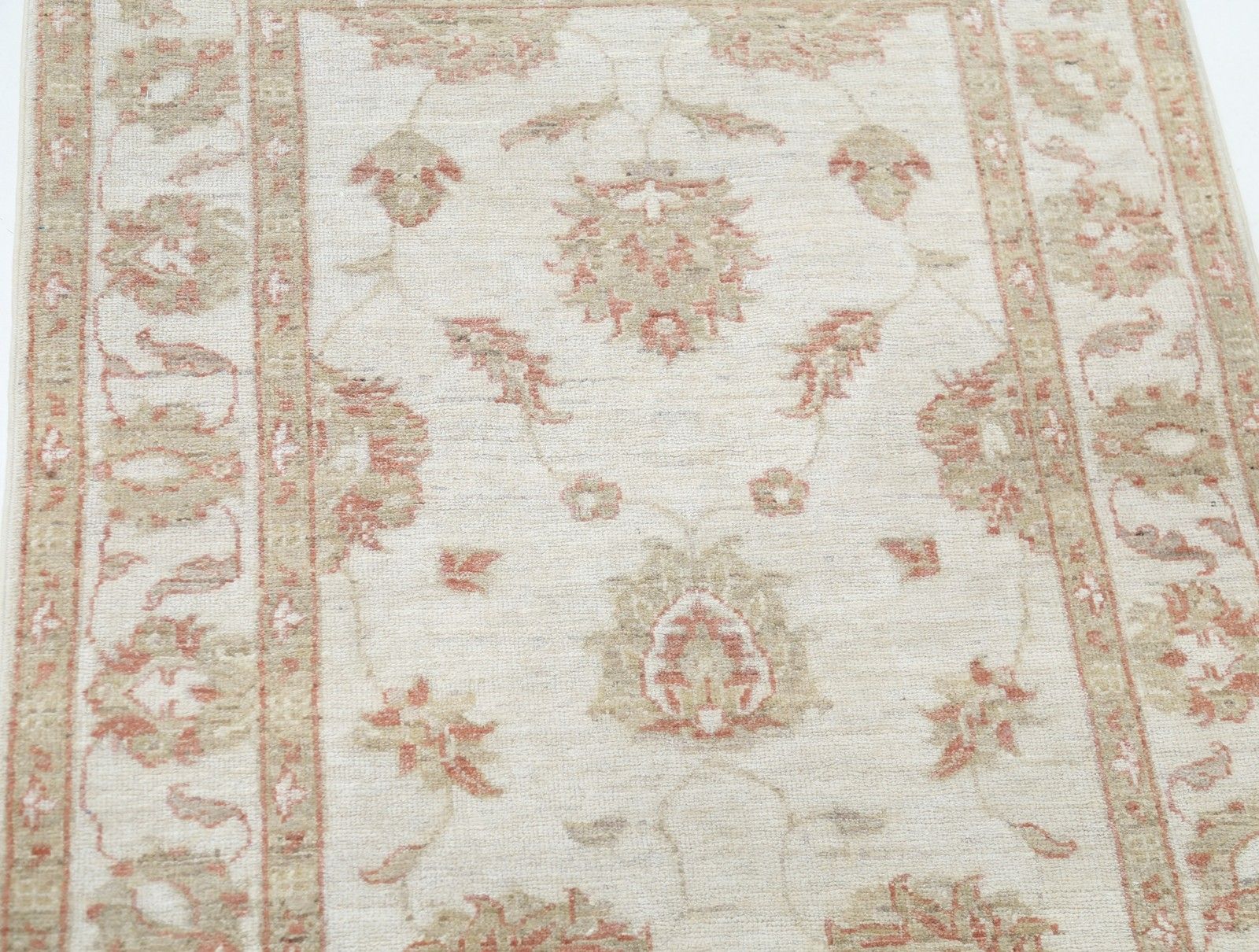 Tapis turc noué à la main, beige, motif floral sur toute la surface, 85 x 110 cm photo for sale