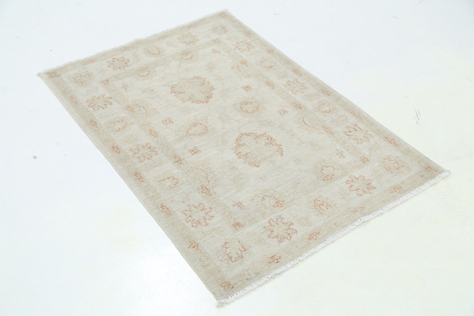 Tapis d'appoint turc noué à la main, motifs floraux, beige, 84 x 122 cm. 100 % laine photo furniture