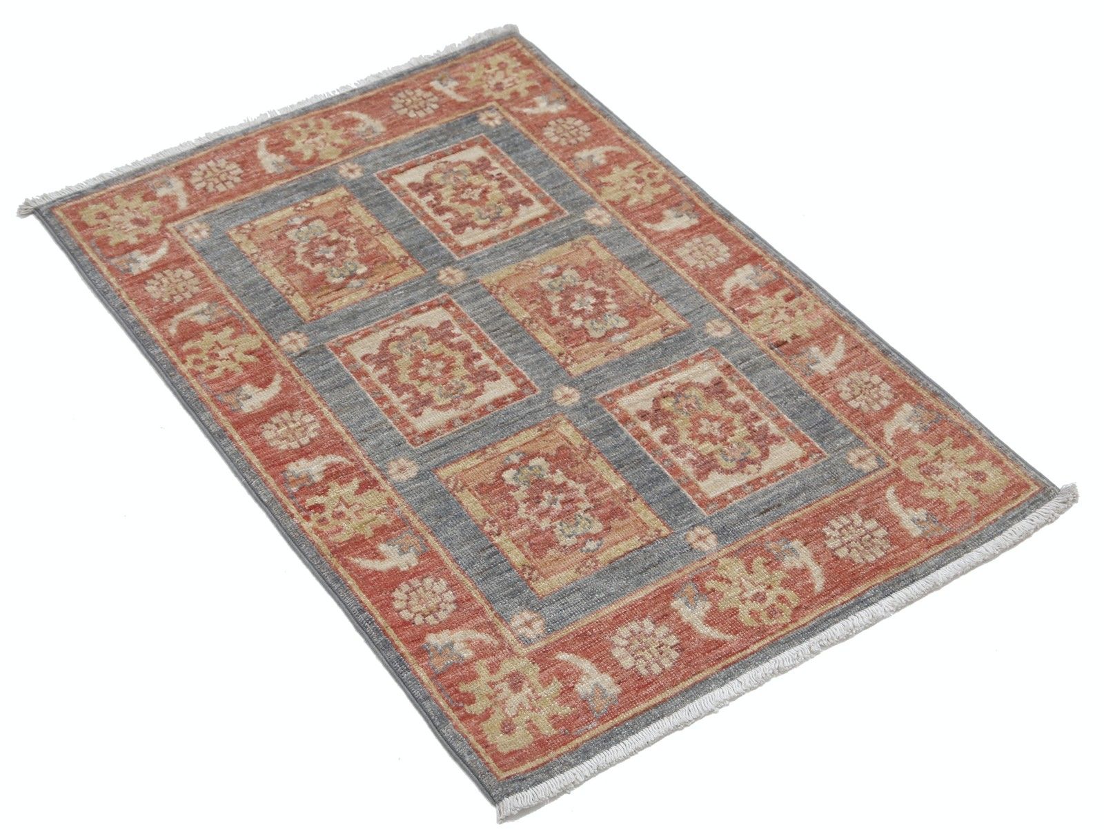 Tapis à motifs géométriques noué à la main, gris, corail et or, 67 x 97 cm photo furniture