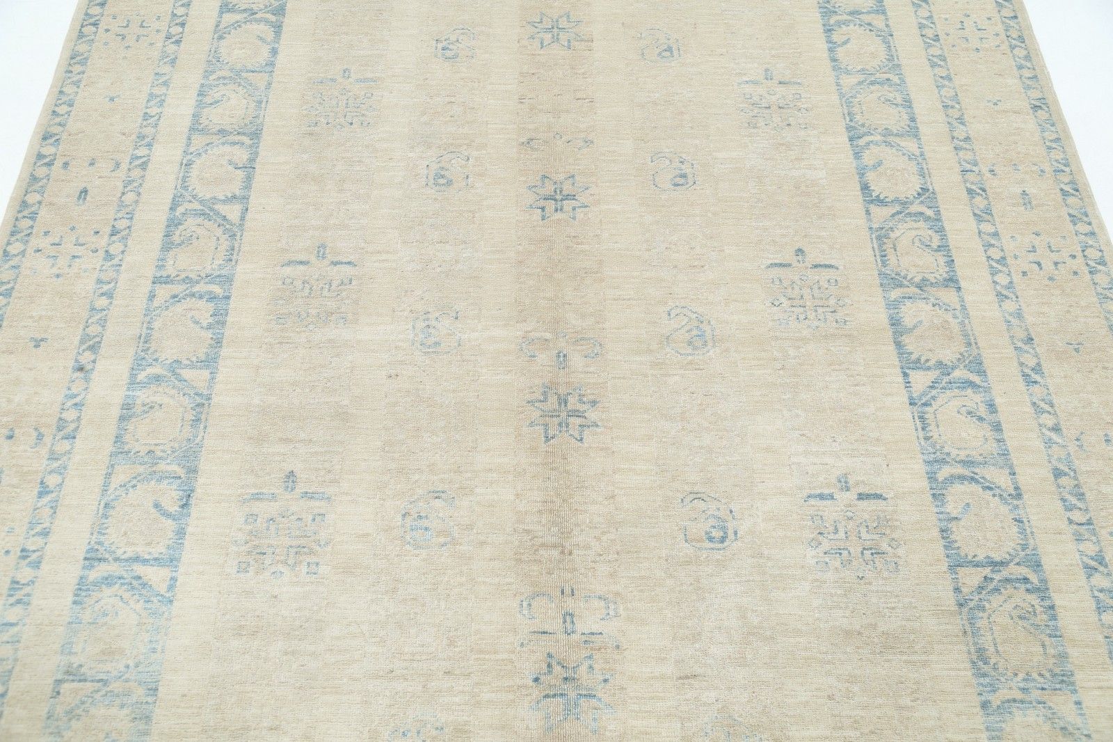 Tapis noué à la main beige et bleu clair à motif géométrique minimaliste, 1,68 x 2,24 m photo 1983.0
