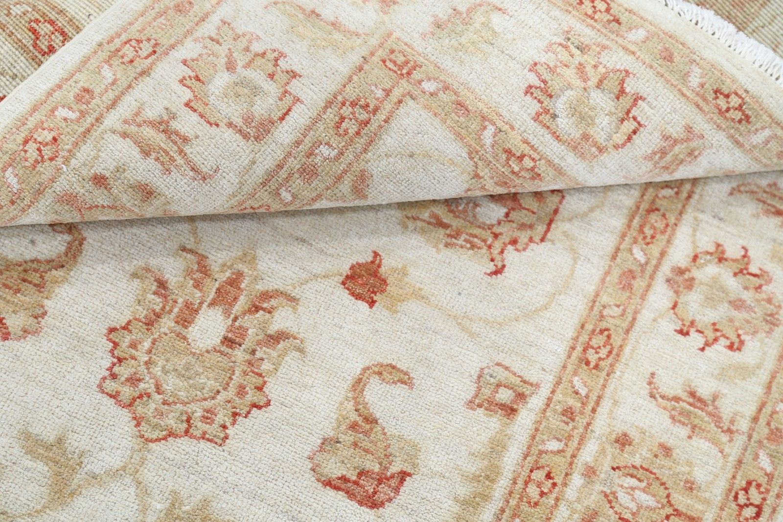 3x3.7 Ft Handknotted Turkish Wool Accent Rug For Entryway. Beige Bedside Rug photo Textiles