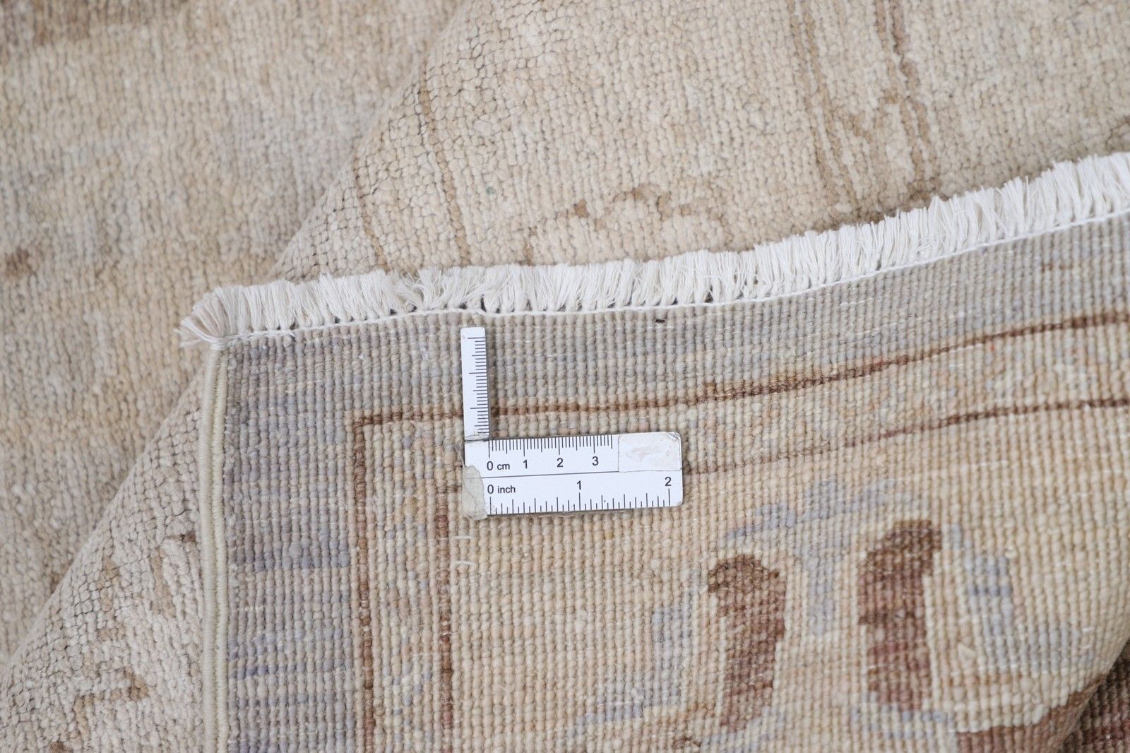 Handgeknoopt beige en taupe vloerkleed, 9x12 ft. Tapijt met herhalend bloemmotief en medaillon photo vinterior