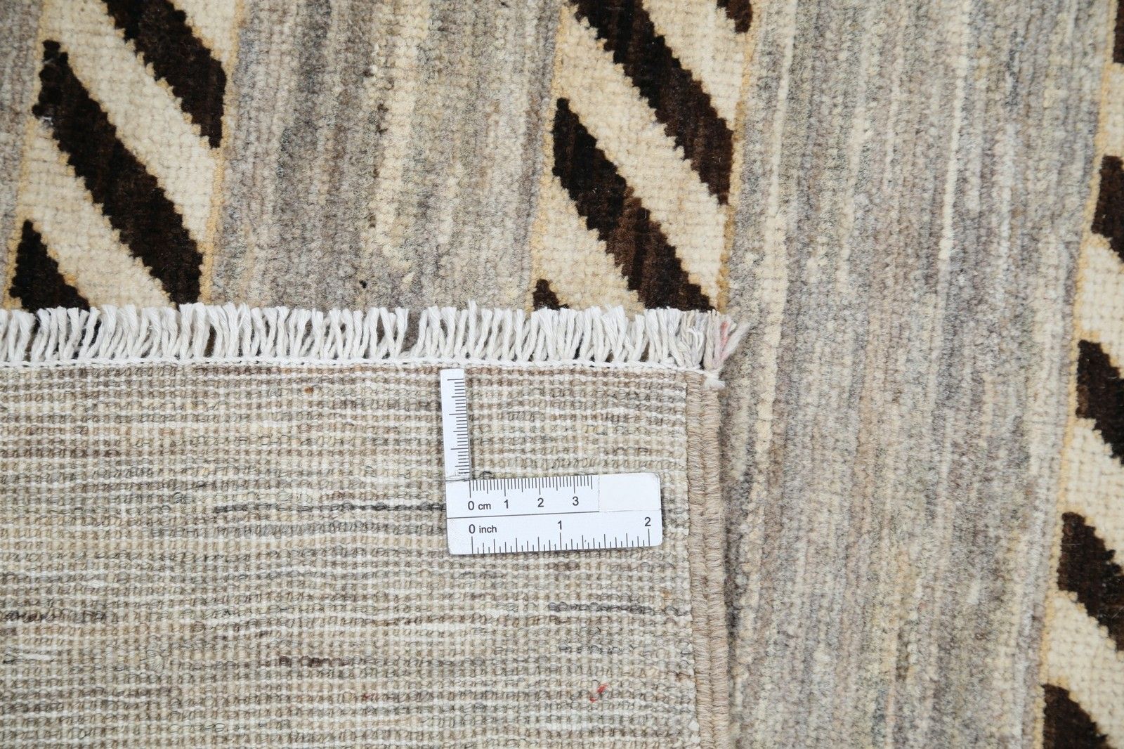 Tapis en laine noué à la main, ivoire et marron, 122 x 176 cm. Tapis d'accent géométrique à rayures photo buy