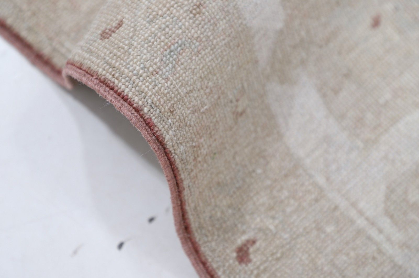 Handgeknoopt vloerkleed 270 x 366 cm, beige en roze. Traditioneel bloemmotief tapijt photo Textiel