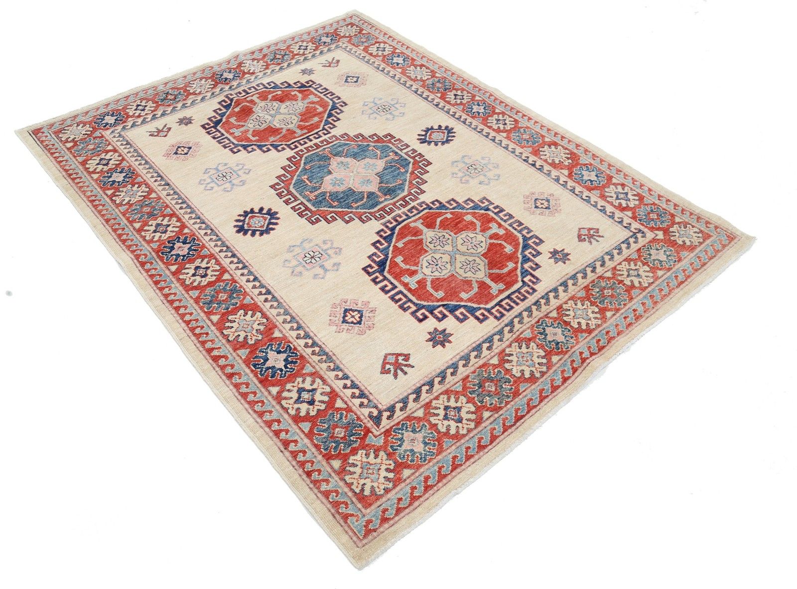 5x6,2 ft handgeknoopt vloerkleed in beige, rood en blauw. Tribal medallion accent rug photo furniture