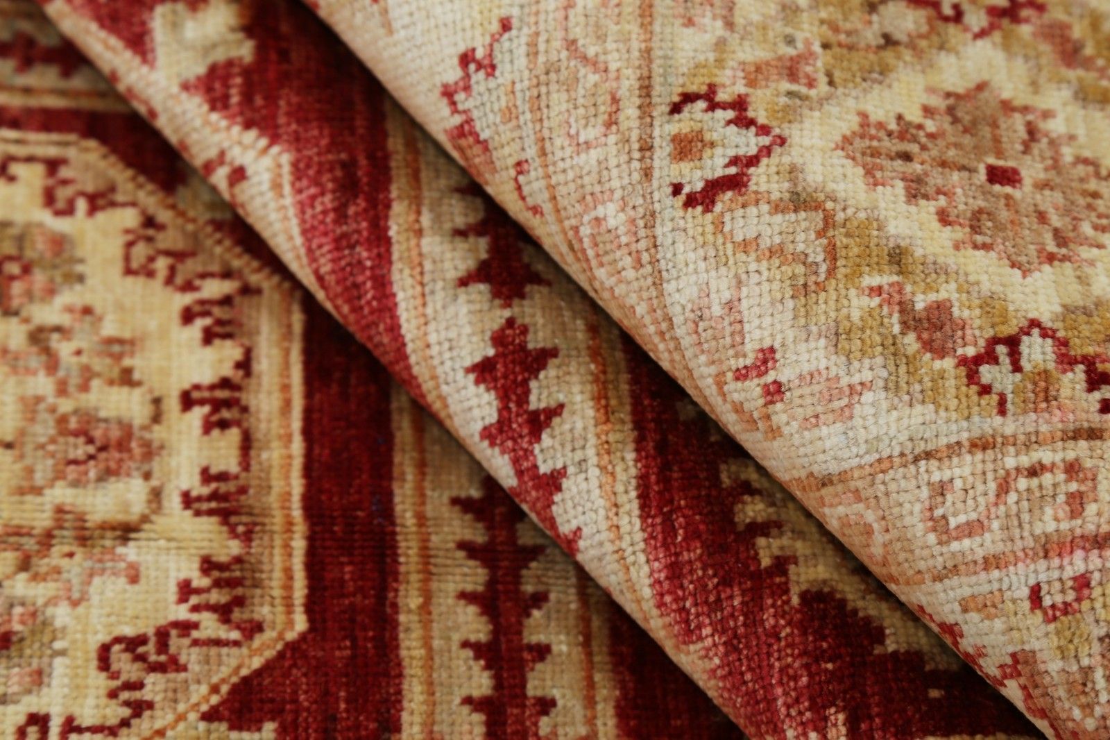 5,7 x 8,6 ft handgeknoopt wollen vloerkleed in rood en beige. Tapijt met geometrisch bloemmotief photo Textiel