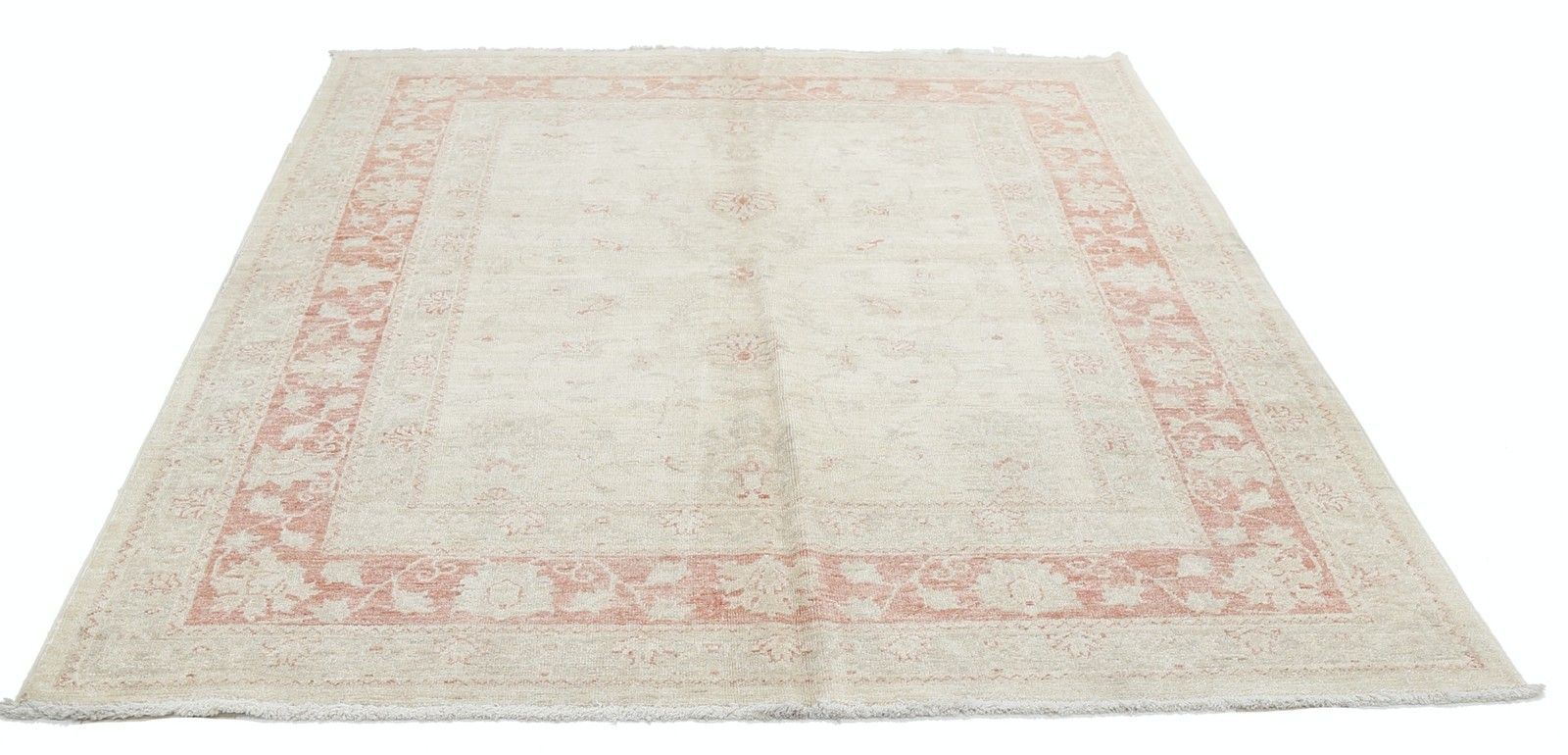 Tapis à motifs floraux noué à la main, fond rouge et bordure ivoire, 1,45 x 1,94 m photo furniture
