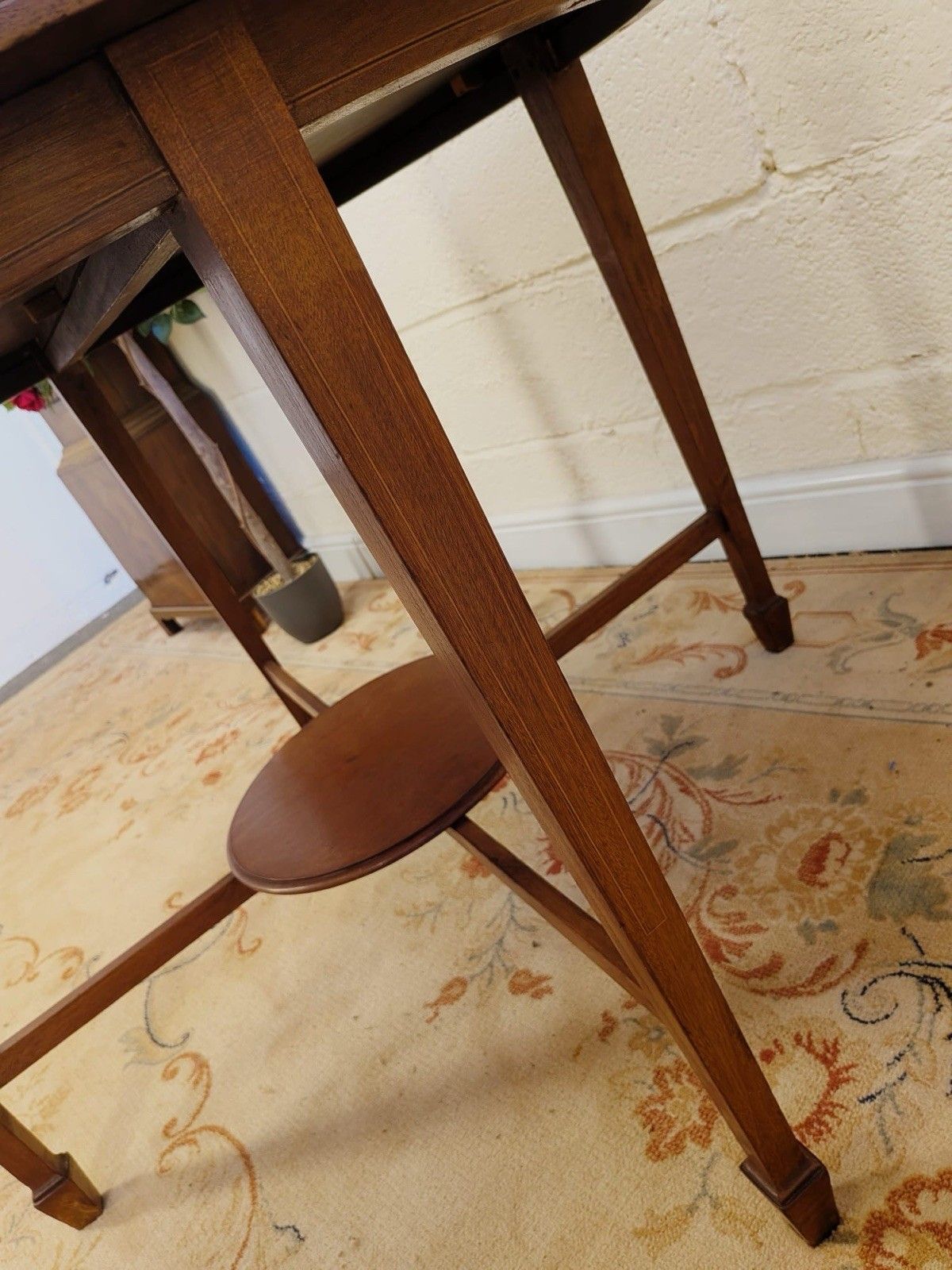 Victorian Warings Inlaid Circular Mahogany Table photo 215.0