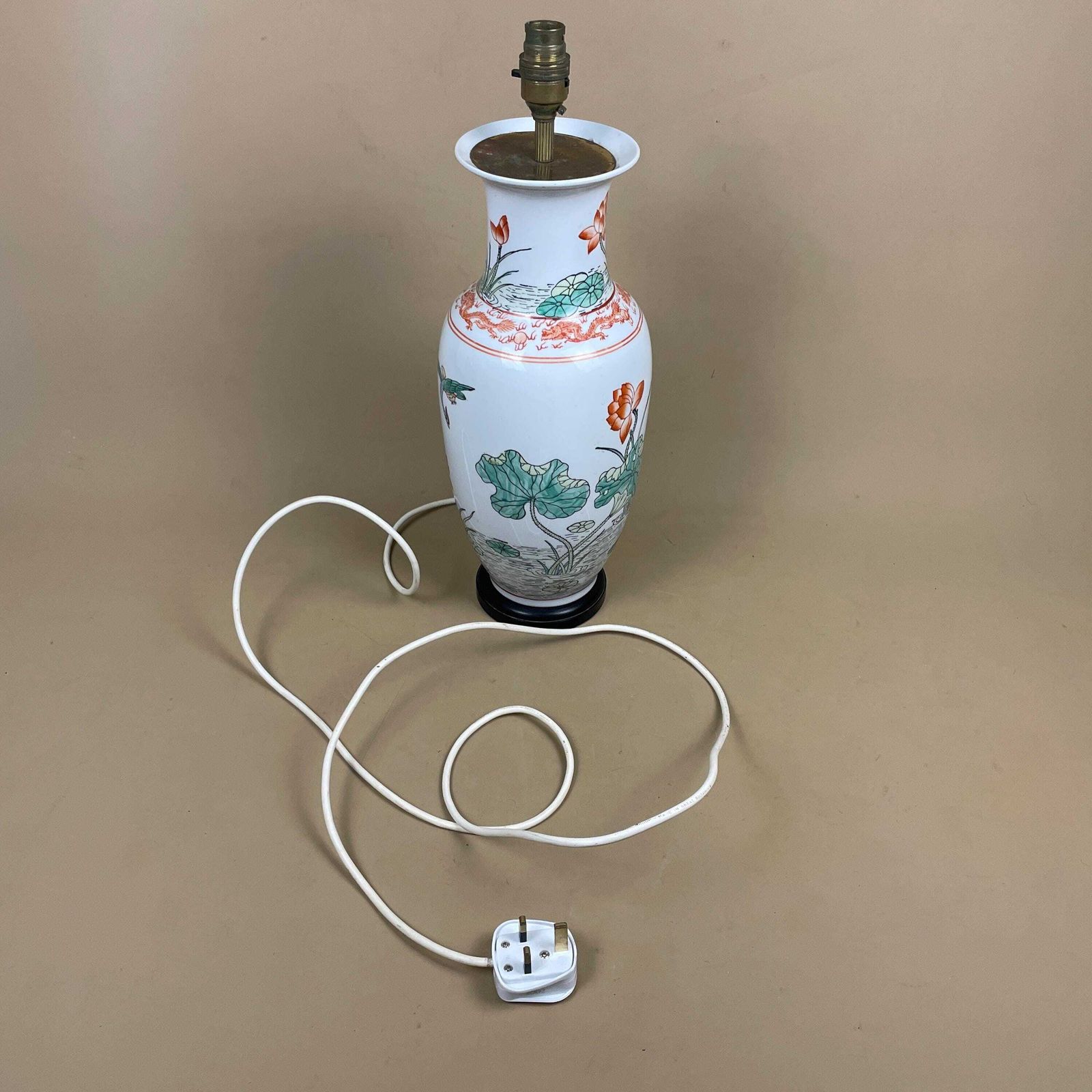 115.0 Large Oriental Ceramic Lamp Light Bedside Table Hand Painted Floral Design Pattern Wood Base Chinese Vase White Antique Brass Vintage Green photo