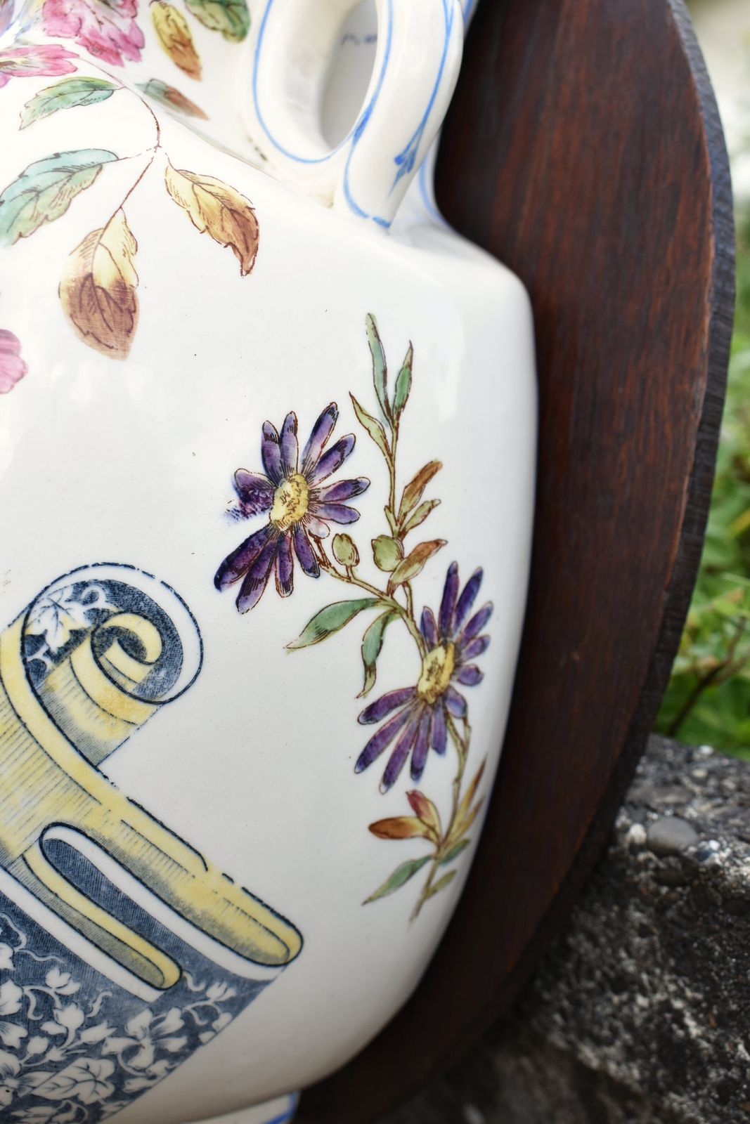 photo for sale Fontaine murale Art Nouveau en céramique Longchamp Terre de Fer