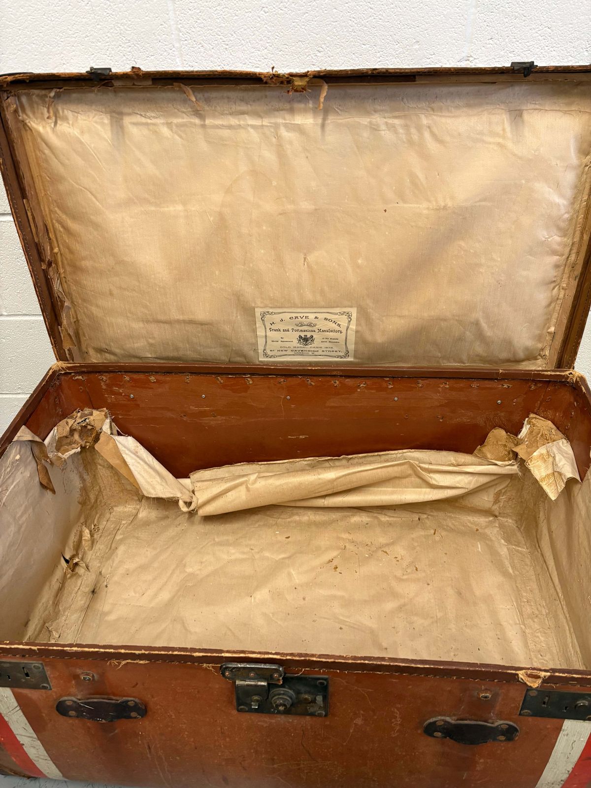 photo furniture Antique Hj Cave & Sons Leather Storage Travelling Trunk