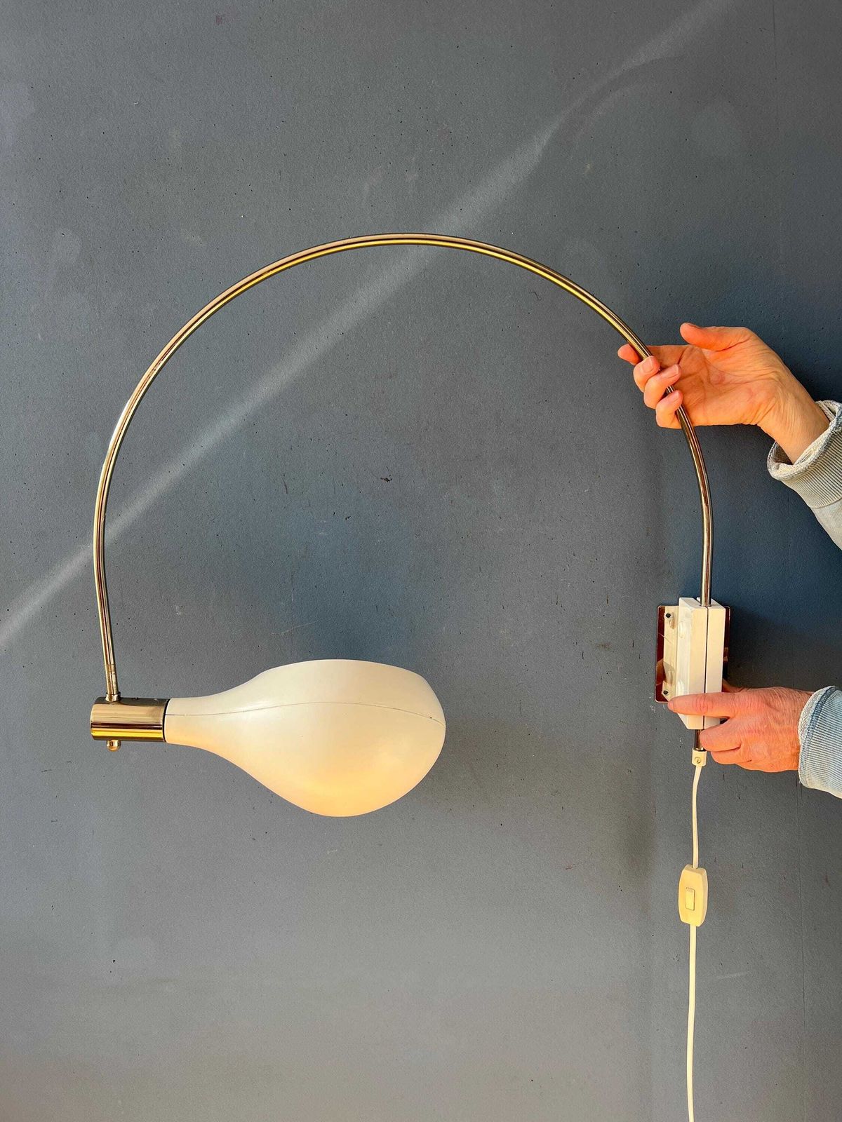 photo vinterior Vintage Beige Wandlamp Met Boog Van Temde Leuchten