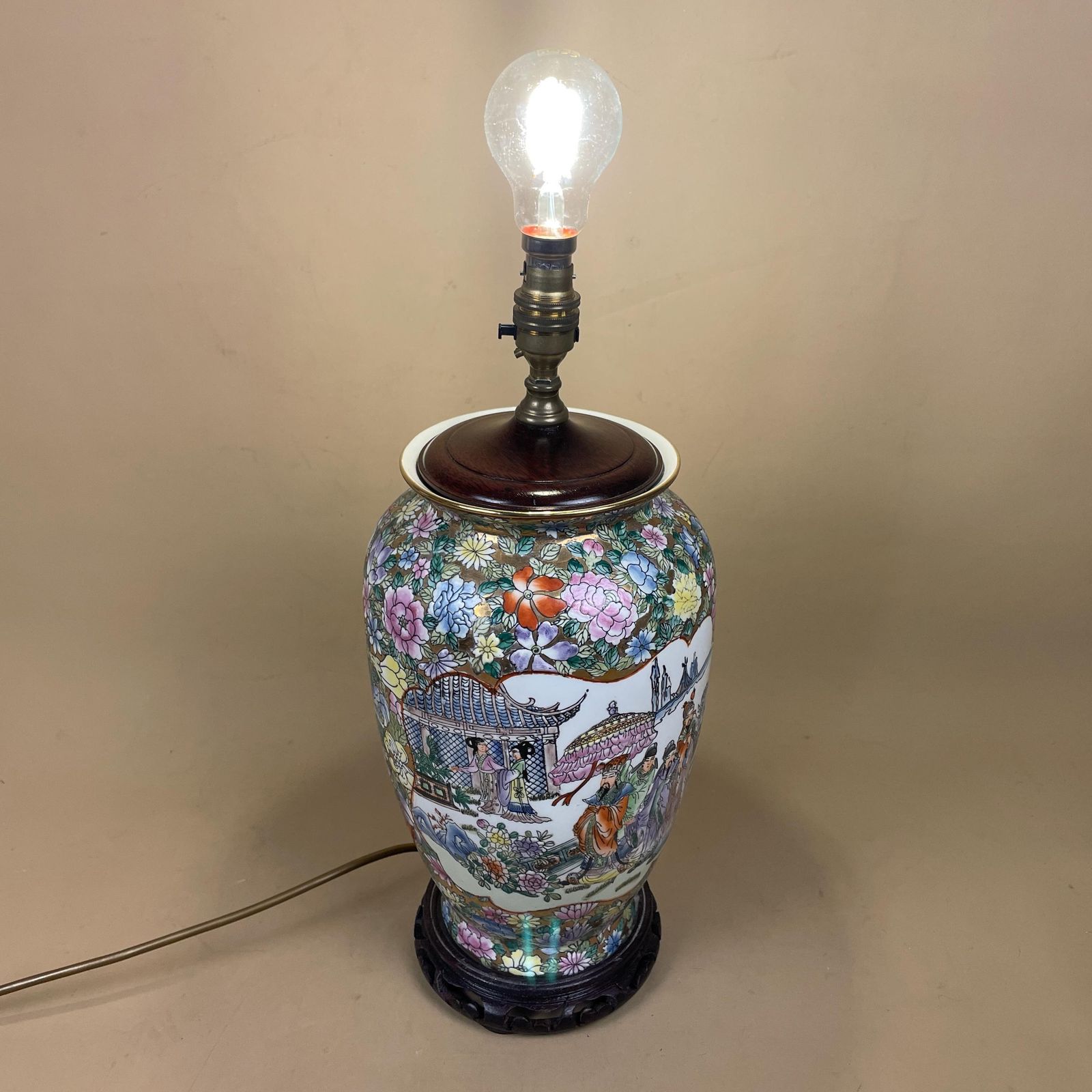 photo for sale Large Oriental Ceramic Lamp Light Bedside Table Hand Painted Floral Design Pattern Wood Base Chinese Vase Antique Brass Gold Vintage Ornate