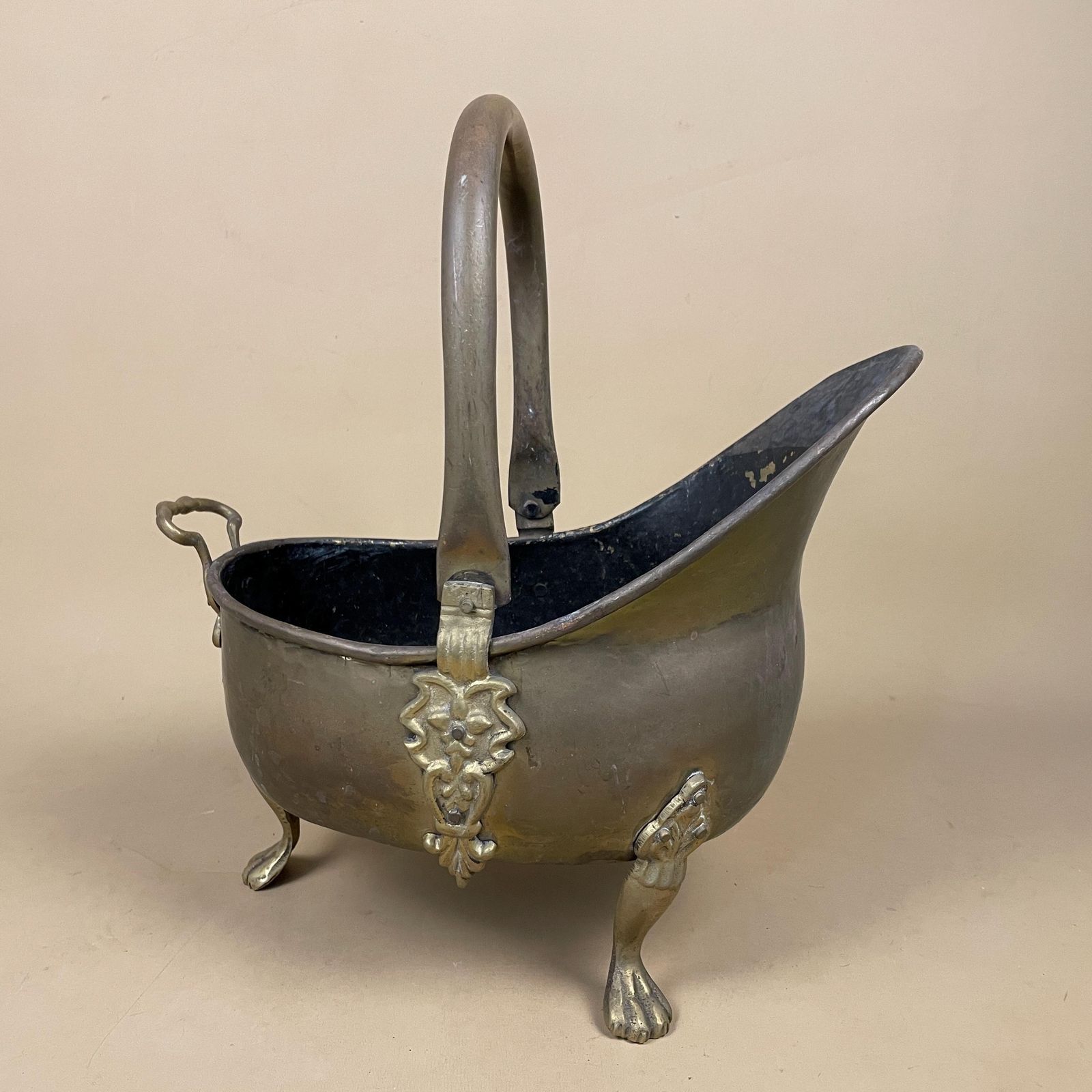 Antique Metal Gold Brass Coal Bucket Handle Fireside Fire Side Scuttle Log Helmet Farmhouse 3 Feet Vintage Fireplace Logs Ornate