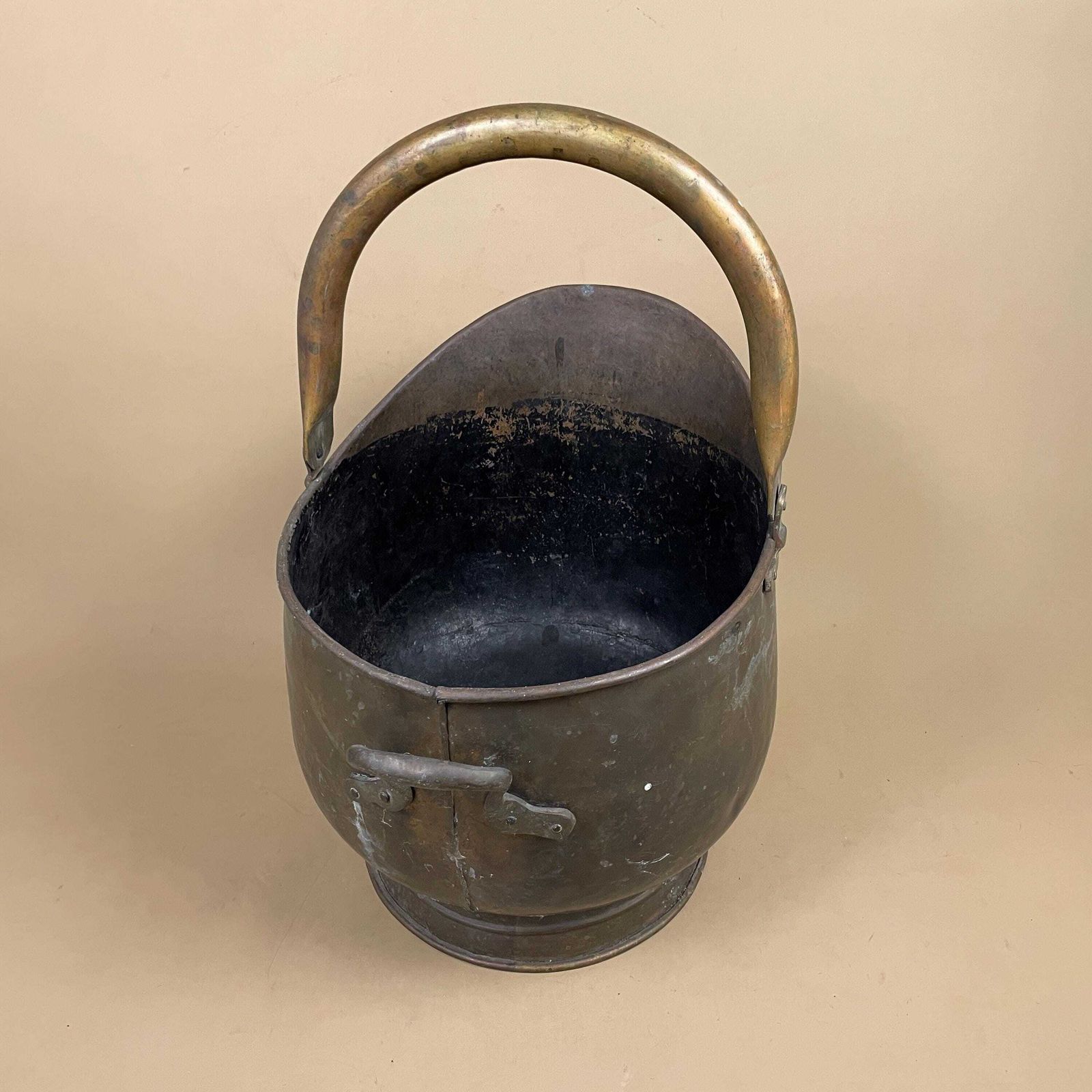 Large Antique Metal Gold Brass Coal Bucket Handle Fireside Fire Side Scuttle Log Helmet Farmhouse Vintage Fireplace Logs Heavy photo buy