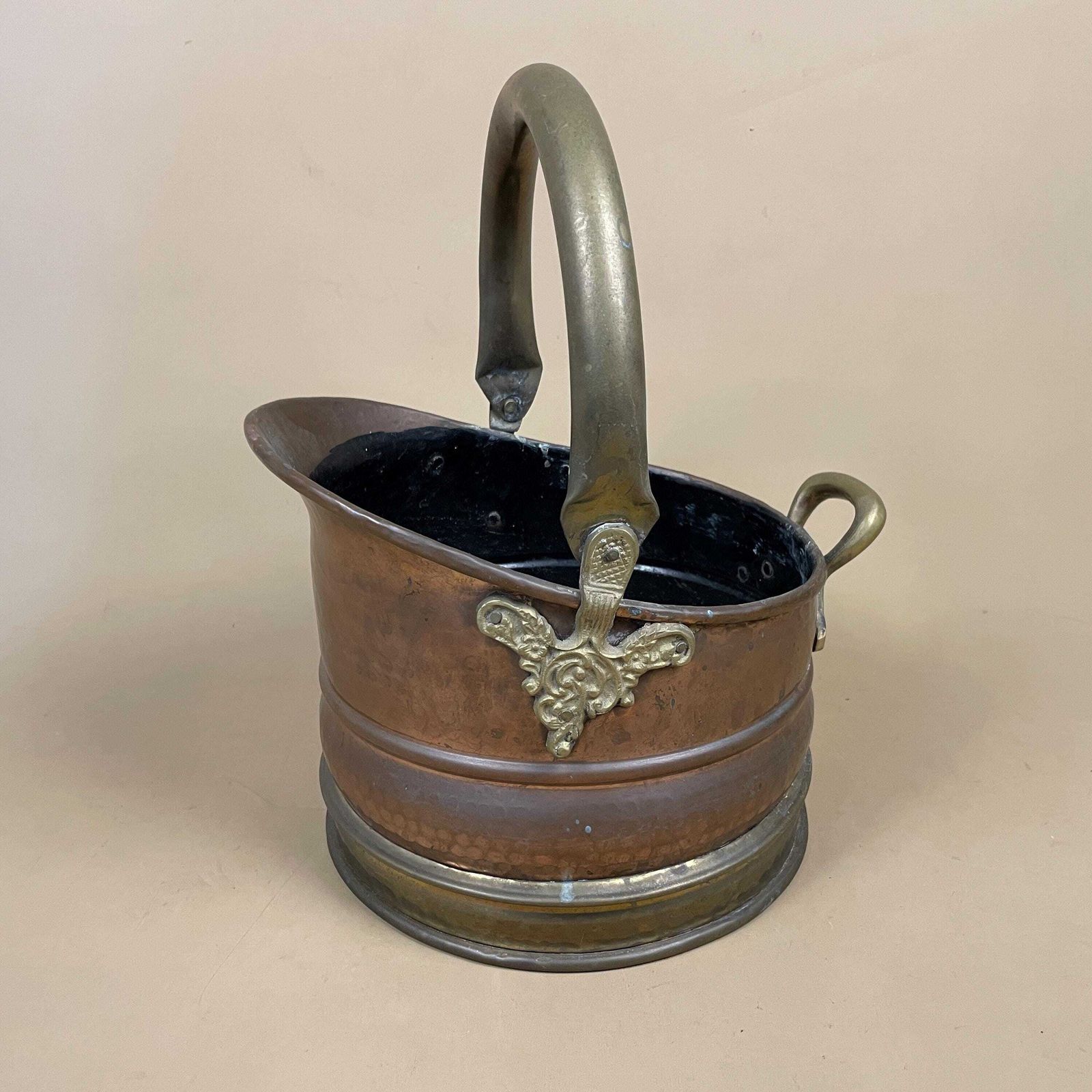 Antique Metal Copper Coal Bucket Gold Brass Handle Fireside Fire Side Scuttle Helmet Cottage Vintage Fireplace Logs Ornate