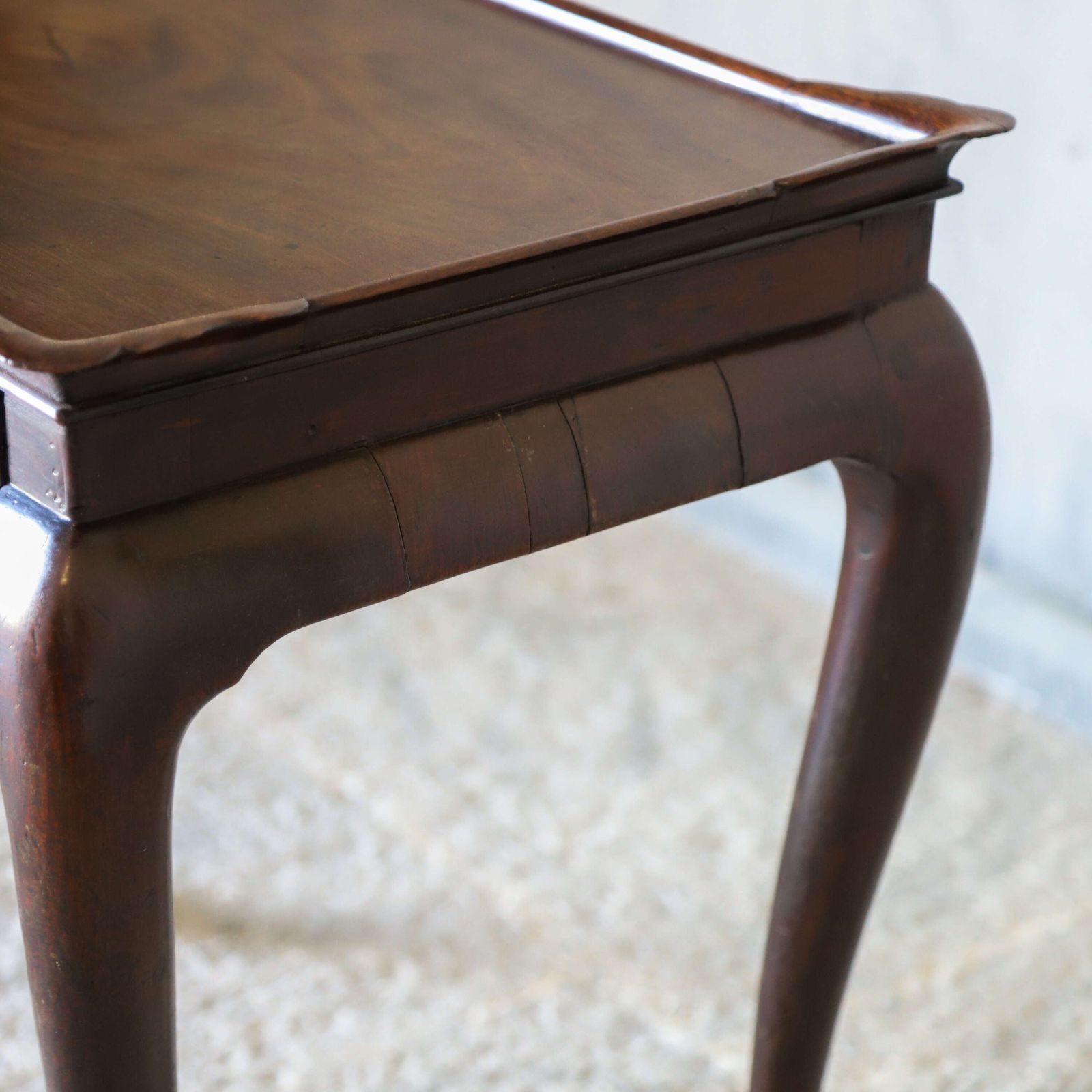 photo vinterior Early Georgian George II Cuban Mahogany Tray Top Silver Table With Cabriole Legs