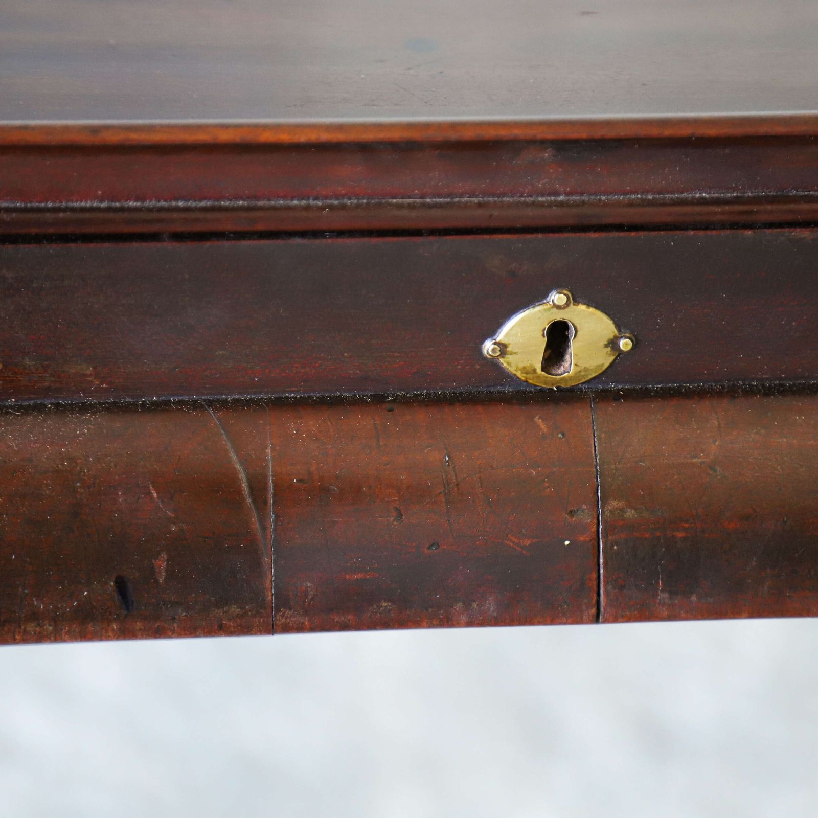 photo vintage Early Georgian George II Cuban Mahogany Tray Top Silver Table With Cabriole Legs