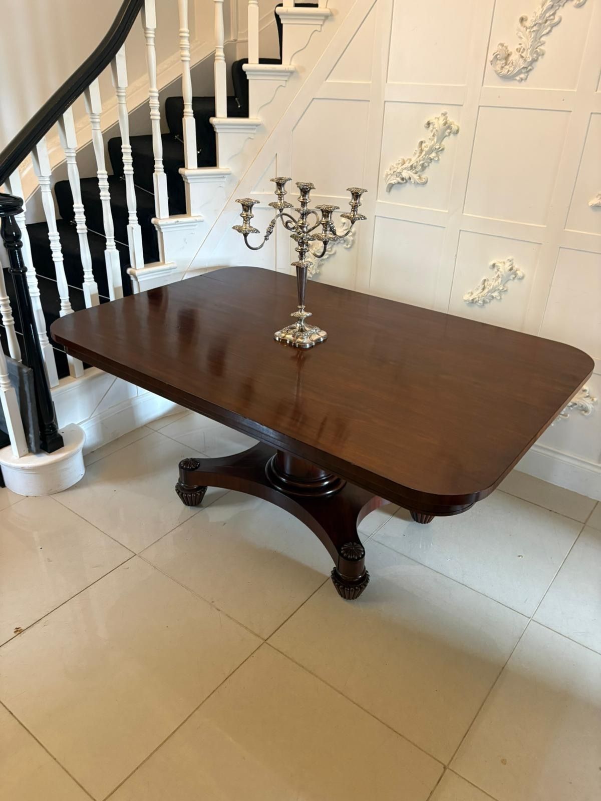 photo furniture Antique 19th Century English Figured Mahogany Pedestal Tilt Top Dining Table