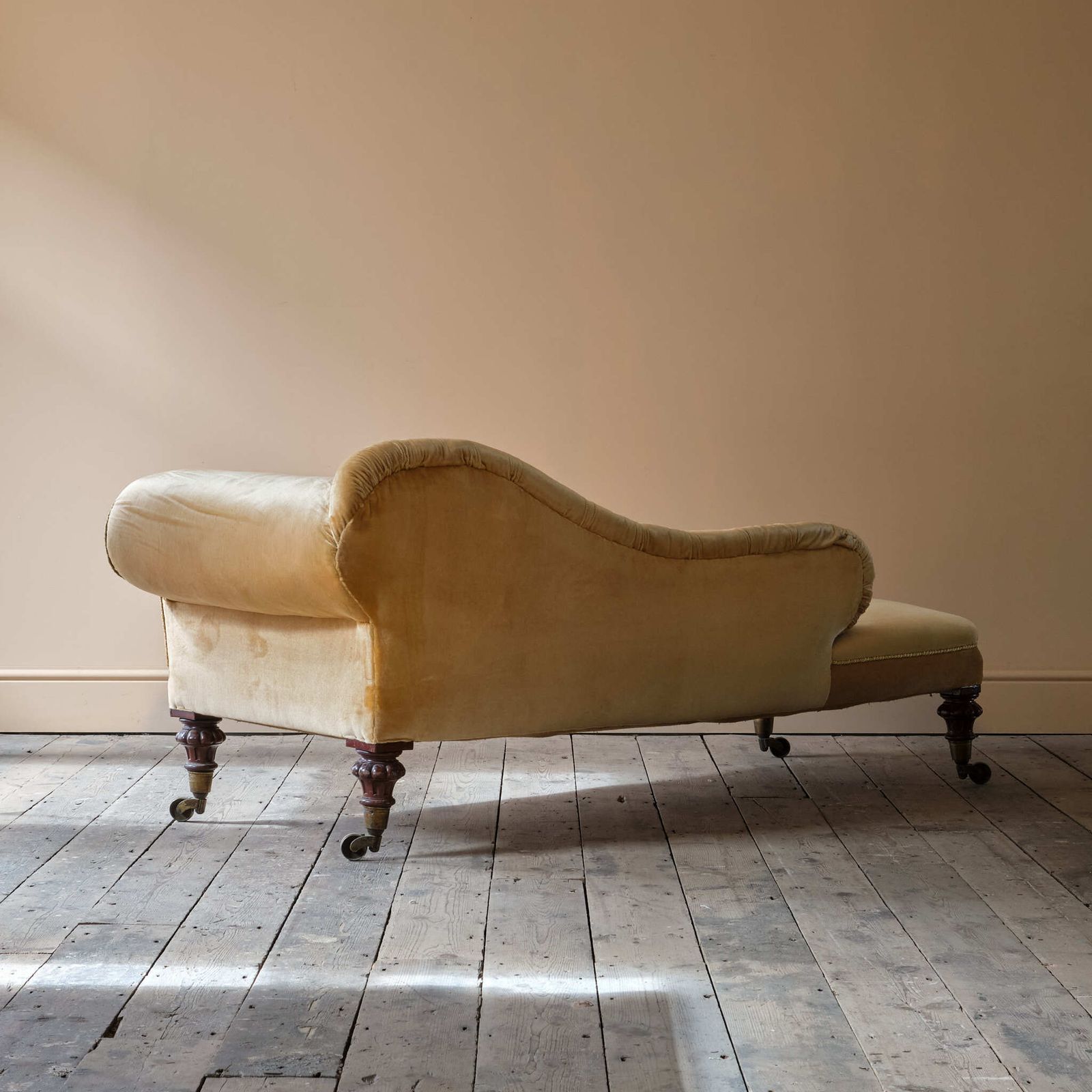 Mid 19th Century Country House Chaise Longue photo furniture