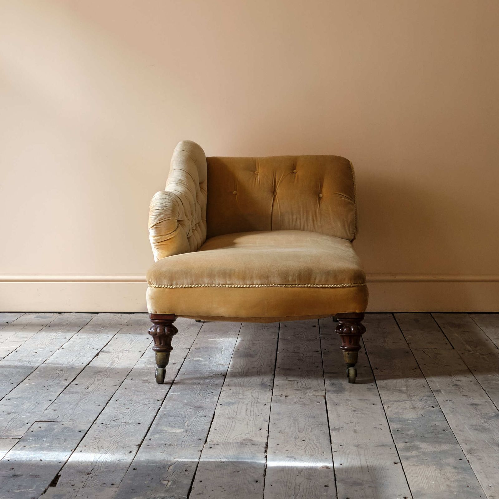 Mid 19th Century Country House Chaise Longue photo Furniture