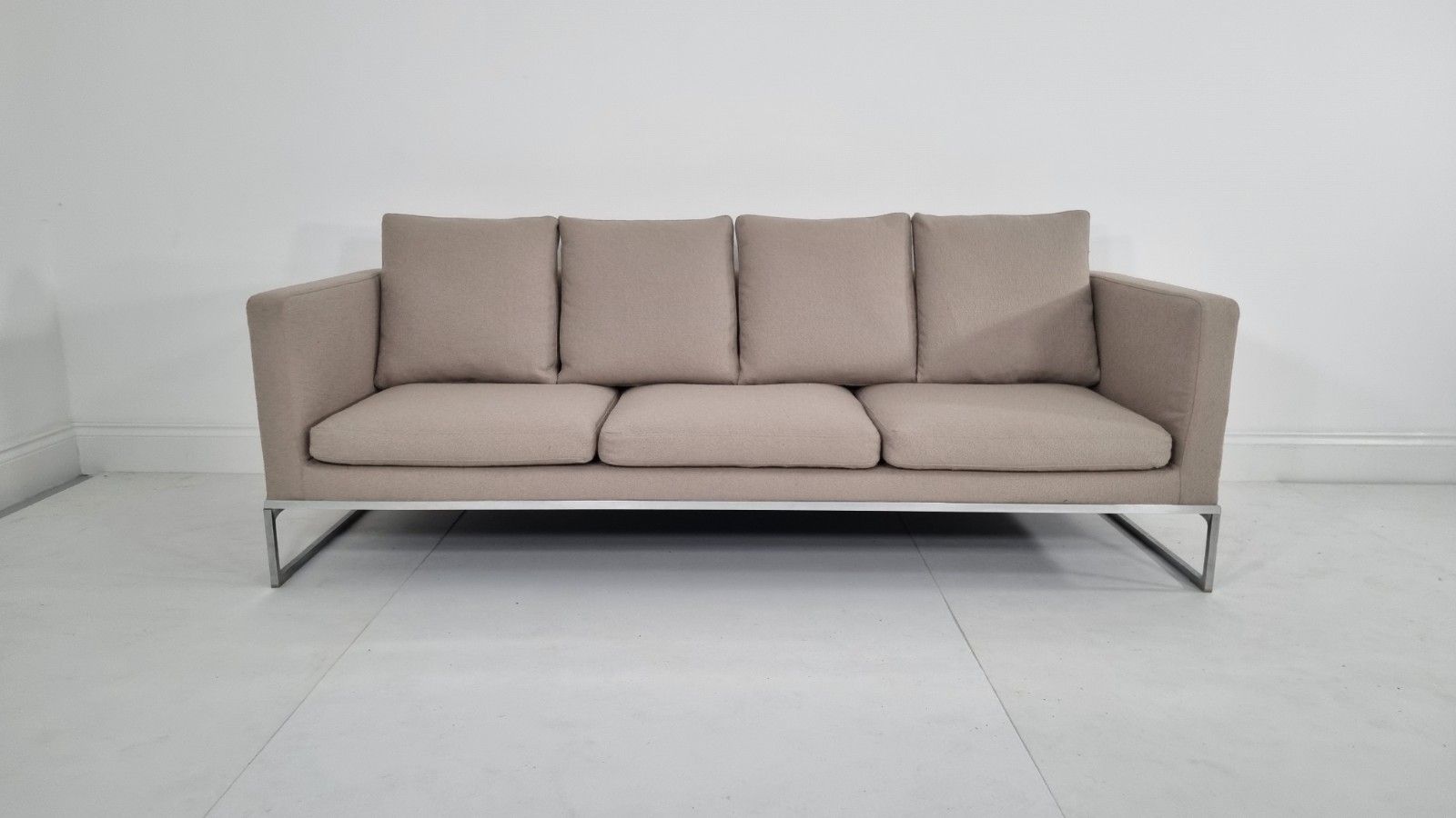 Bb Italia Tight 3 Seater Sofa In Stone Boucle In Excellent Condition photo furniture