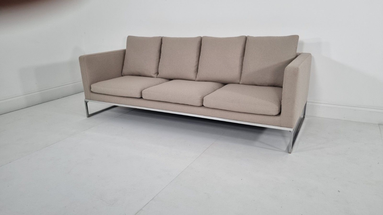 Bb Italia Tight 3 Seater Sofa In Stone Boucle In Excellent Condition photo 2880.0