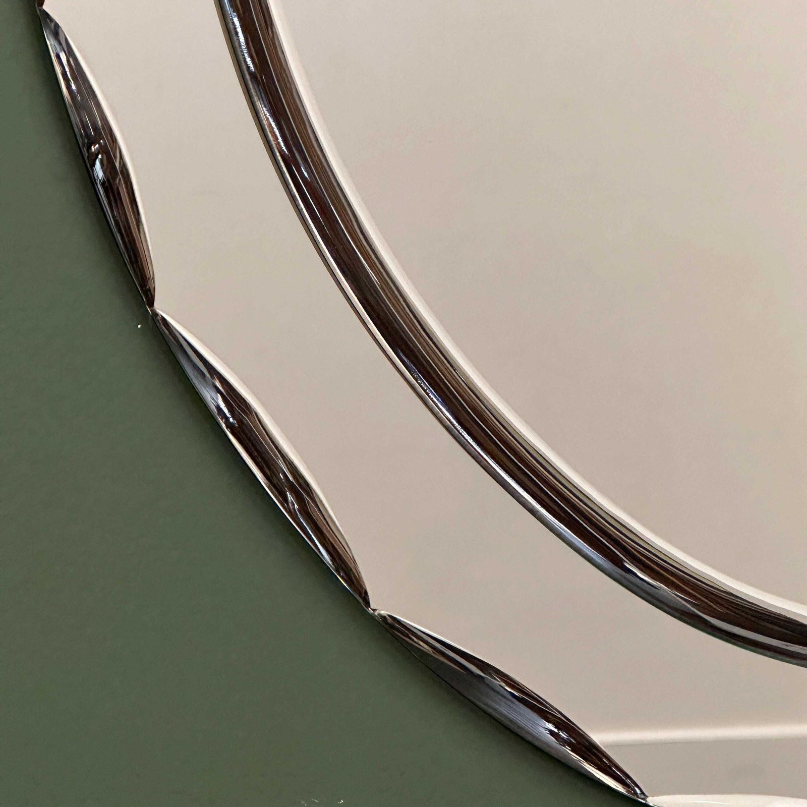 Italiaanse Ovale Spiegel Uit De Jaren 1970 Van Crystal Arte Met Geslepen Glazen Lijst photo Woonaccessoires