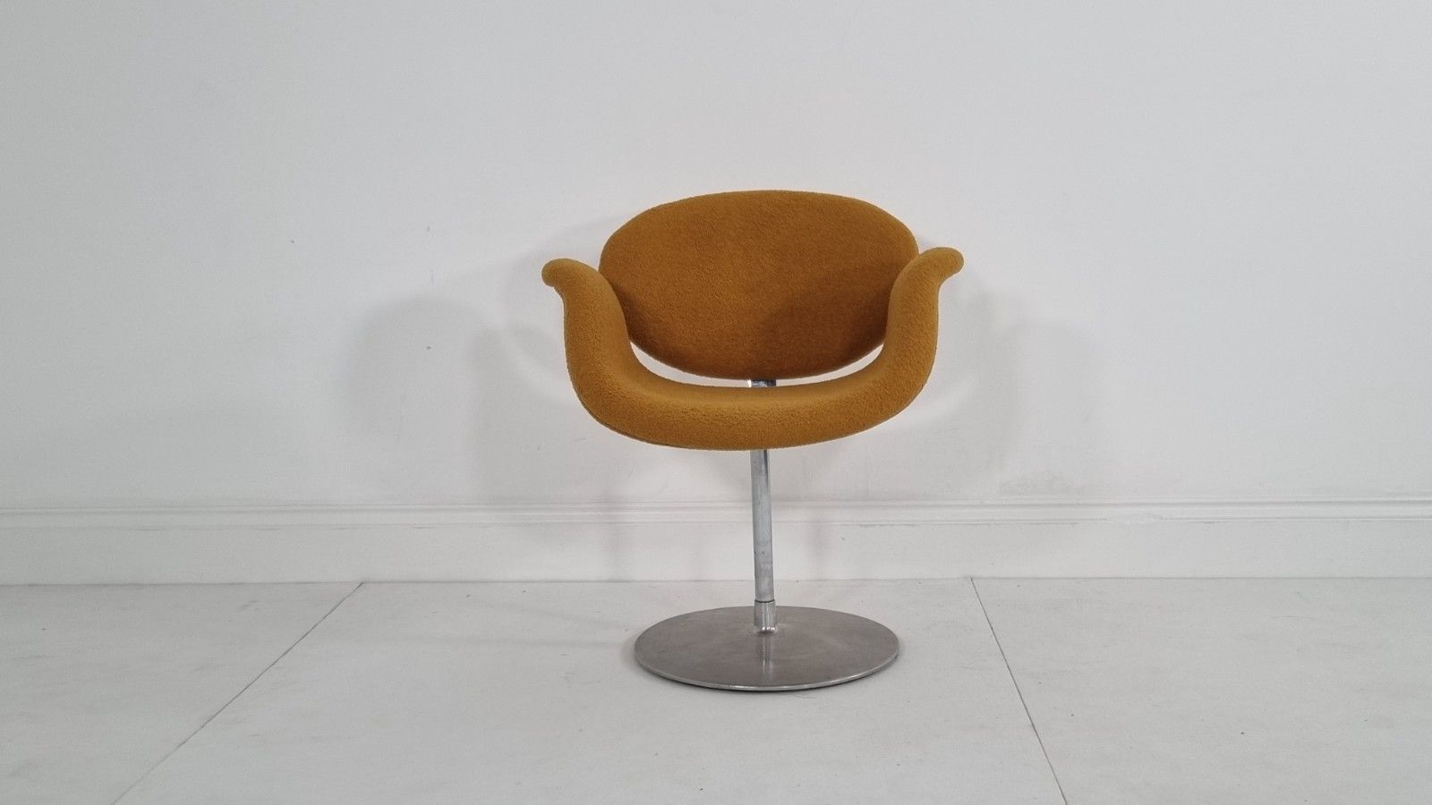 Artifort Tulip Chair In Mustard Boucle In Excellent Condition photo furniture