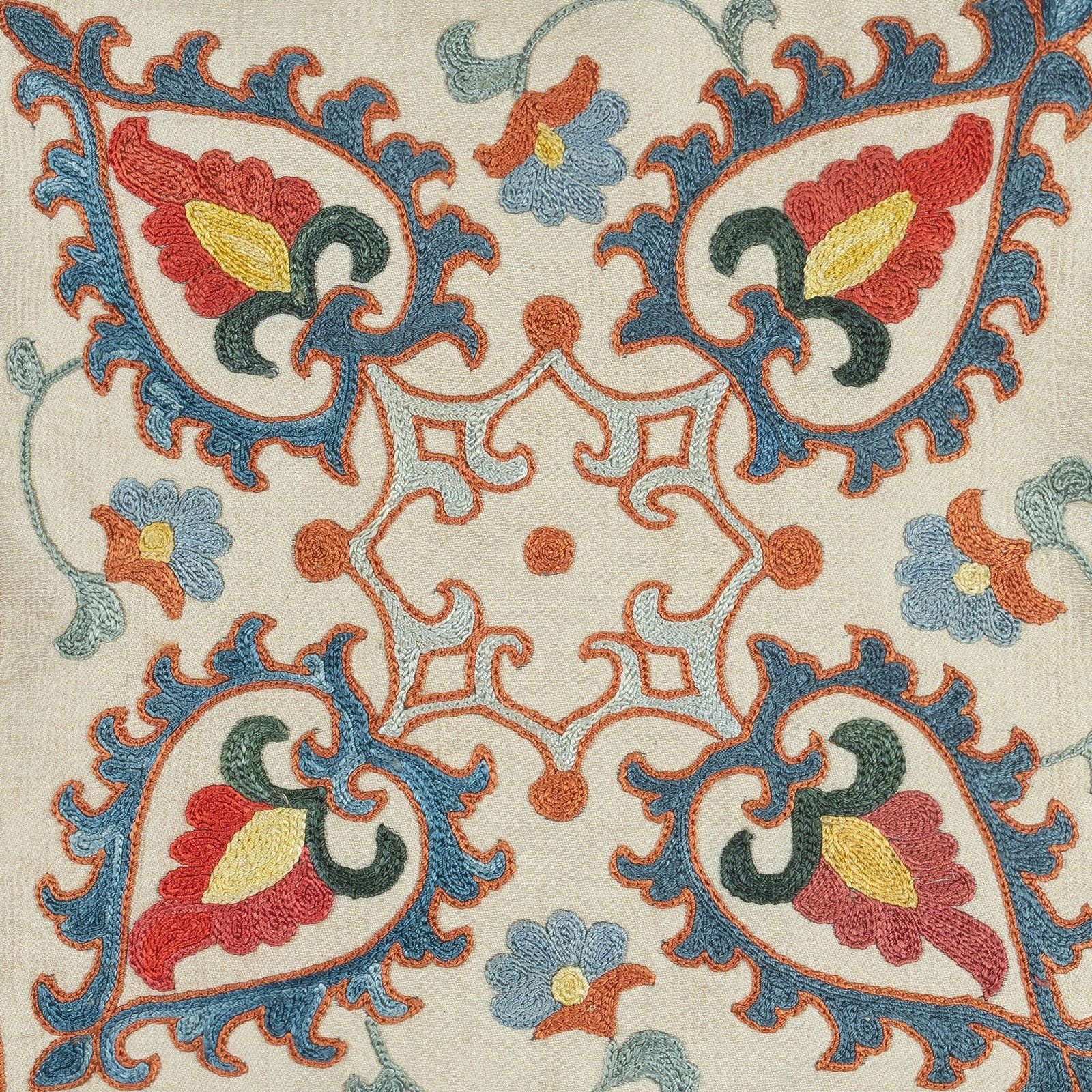 Housse de coussin en soie 30 x 30 cm. Coussin décoratif traditionnel. Coussin brodé photo for sale