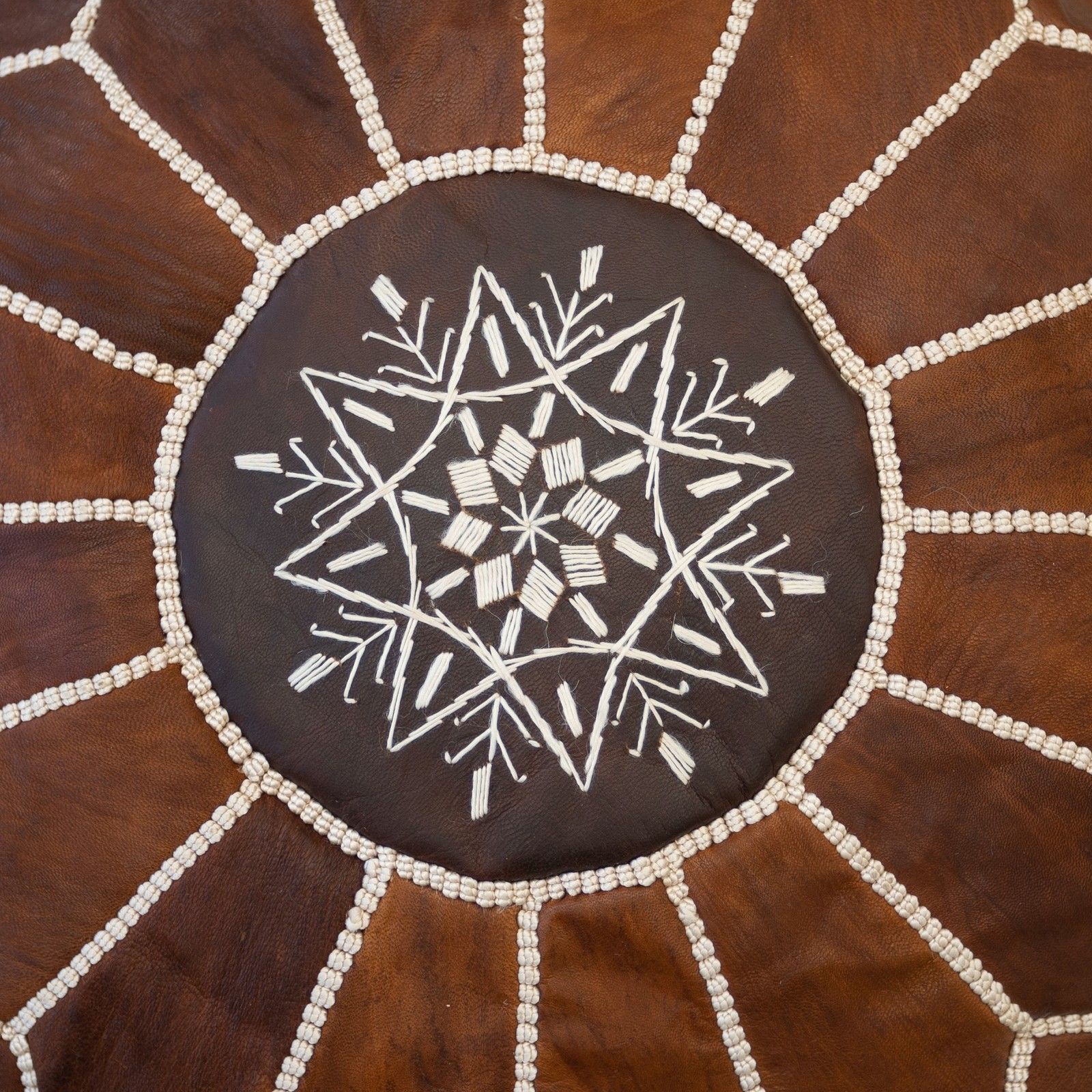 Met de Hand Bewerkte Bruine Ronde Echte Leren Poef. Ongevuld. Maatwerk Mogelijk photo 171.0
