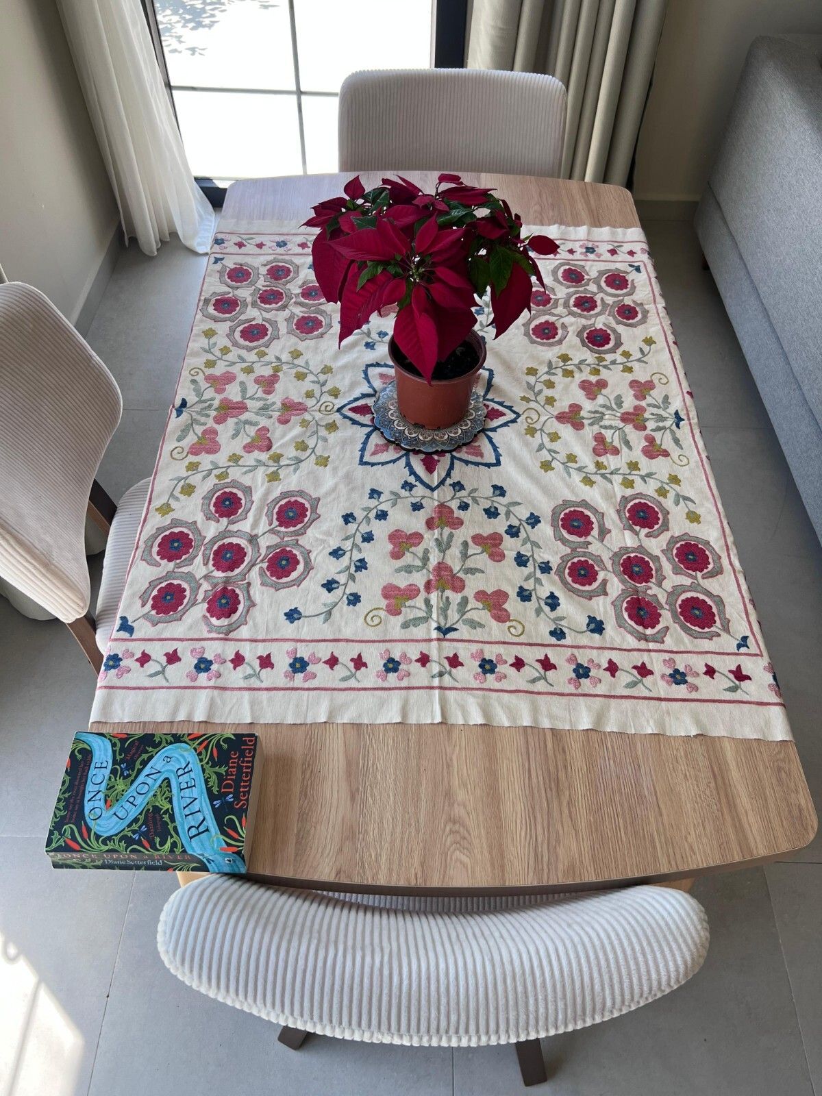 Tenture murale brodée 3,3 x 3,5 ft. Nappe en coton. Jeté de canapé fait main, neuf photo furniture