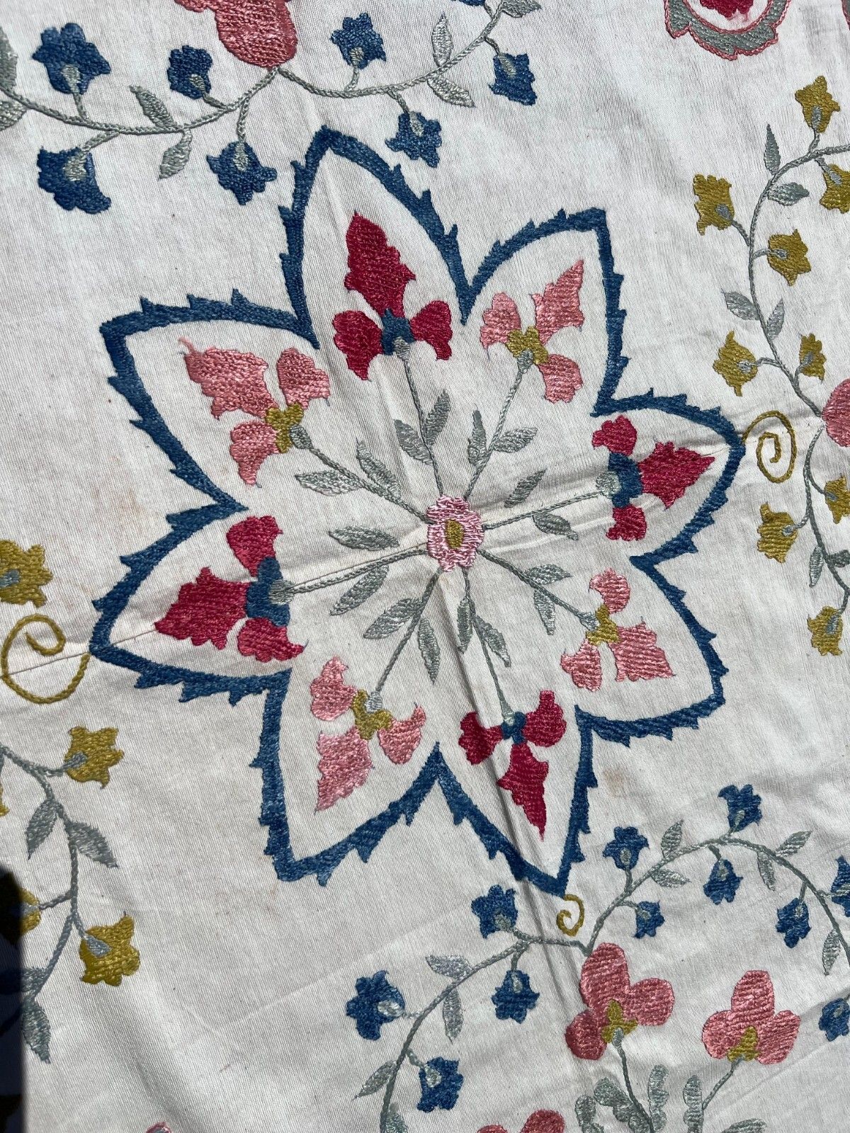 3,3 x 3,5 ft geborduurde wanddoek. Katoenen tafelkleed. Nieuw handgemaakt bankoverlaken photo vinterior