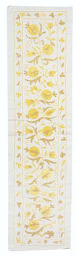 Chemin de table brodé 20 x 71 in. Tenture murale en coton. Nappe jaune