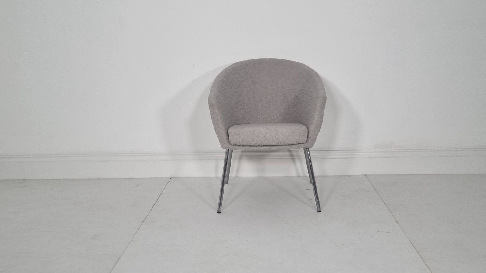 Artifort Lande Megan Chair In Grey Boucle In Excellent Condition photo for sale