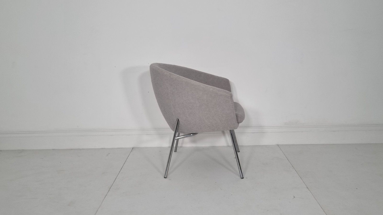 Artifort Lande Megan Chair In Grey Boucle In Excellent Condition photo vintage