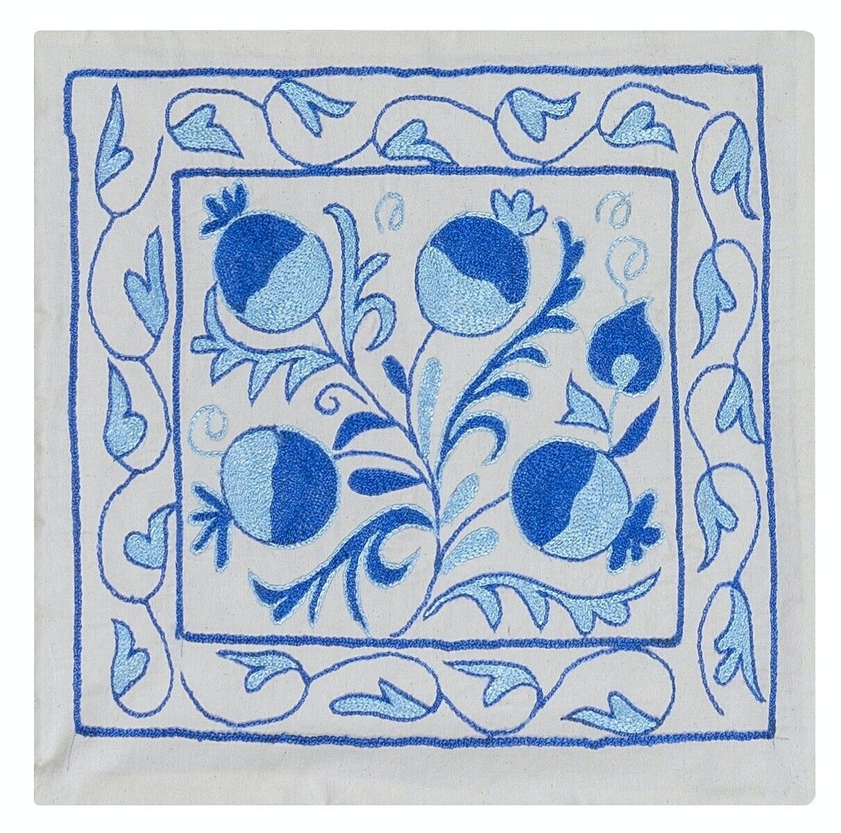 Zijden kussenhoes uit Oezbekistan, handgeborduurd. 18" x 19"