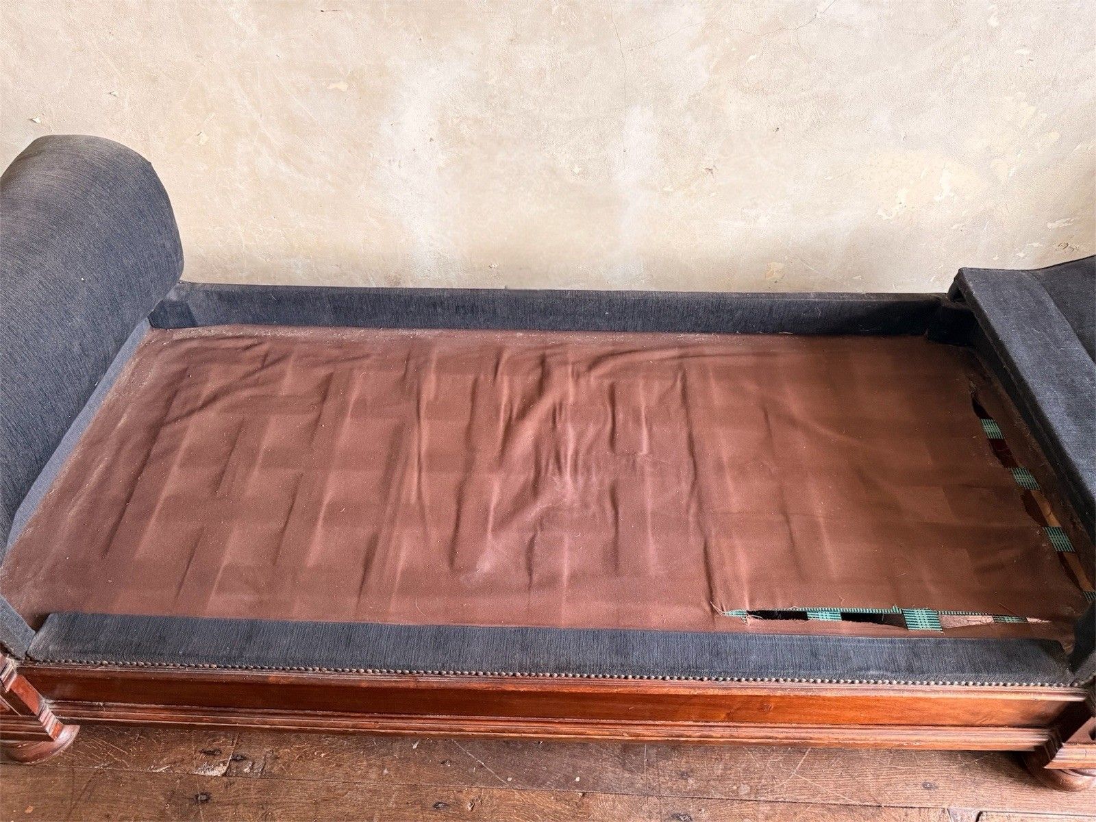photo vintage Rare Grey Black Antique Drop End Window Seat Daybed Chaise Longue Sofa 1880 C