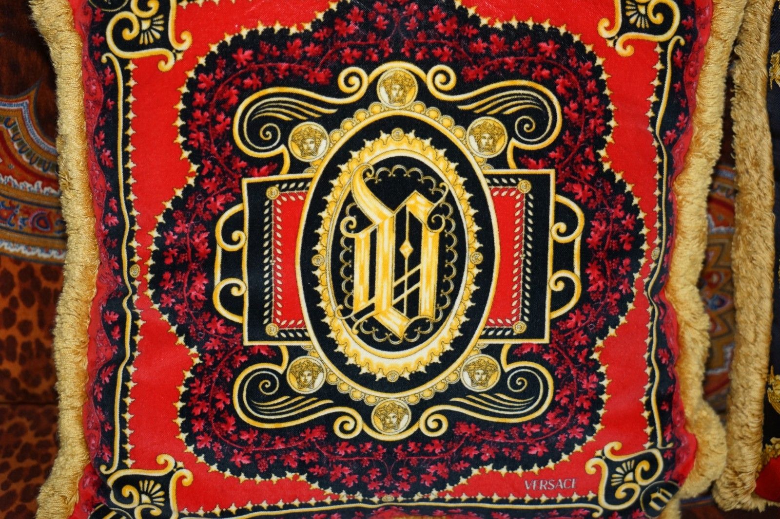 photo vintage Three Rrp £2,250 Versace Italy 2003 Ilian Rachov Designed Silk Scatter Cushions