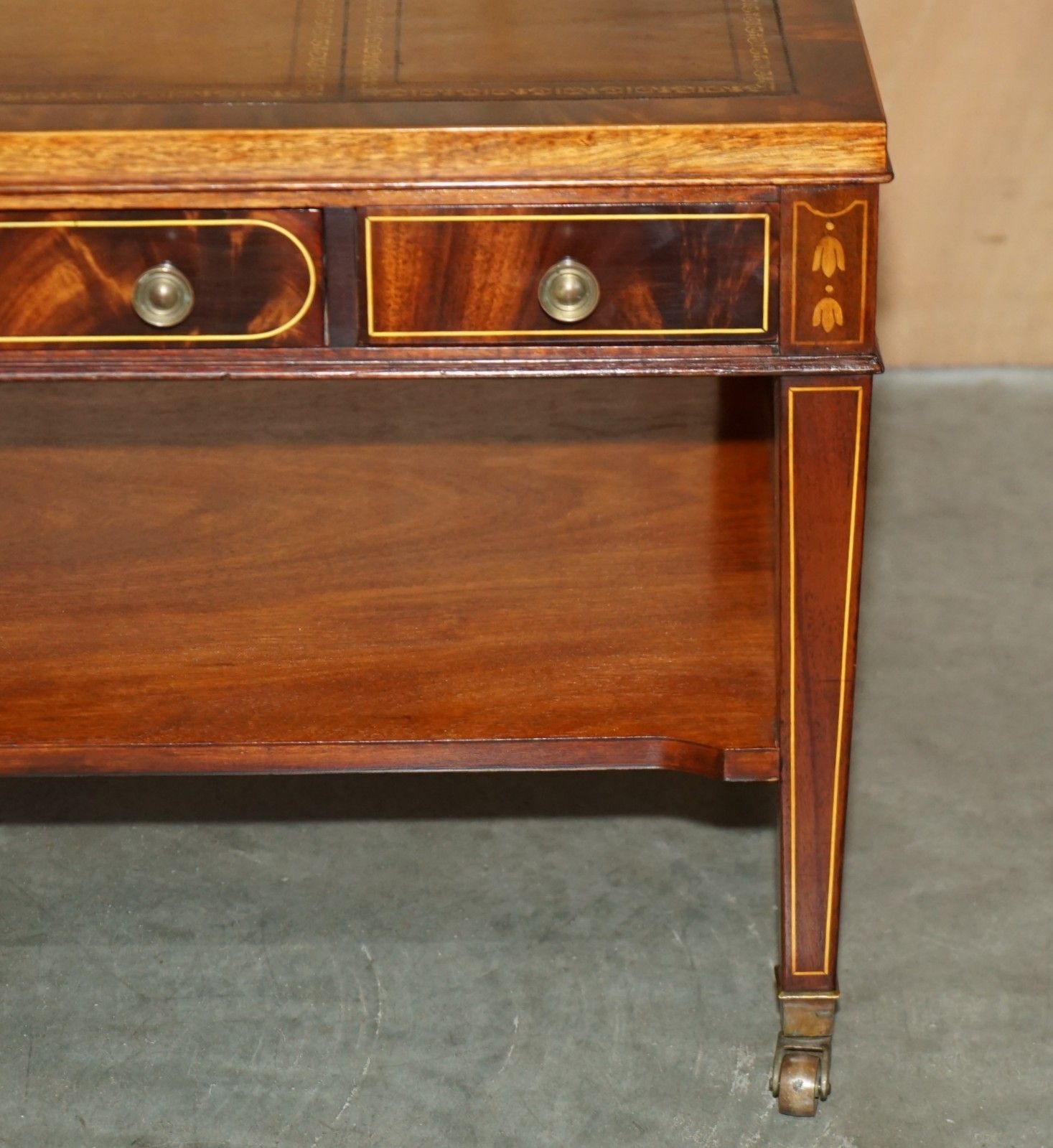 photo vintage Exquisite Hand Dyed Brown Leather Sheraton Inlaid Flamed Mahogany Coffee Table