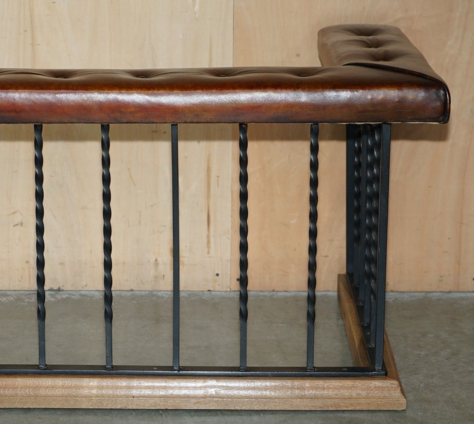 Huge Museum Quality Victorian Whiskey Brown Leather Chesterfield Club Fender photo vinterior