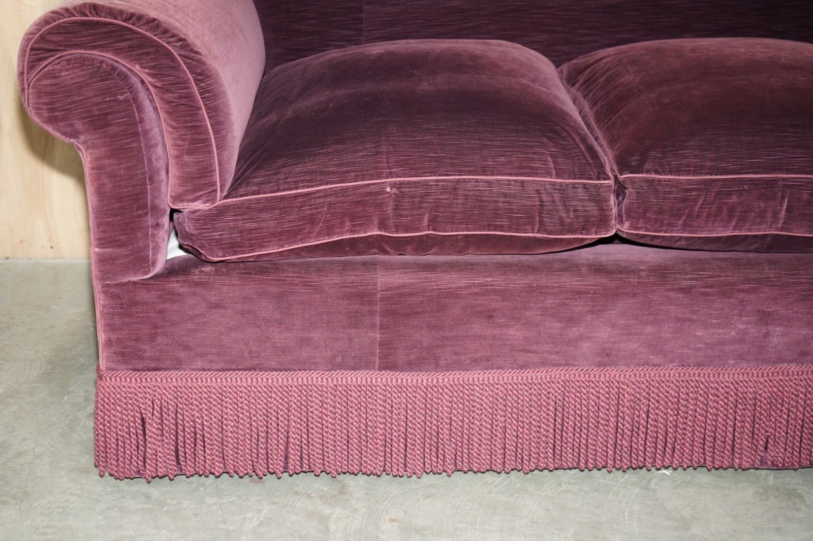 Massive Howard & Son's Wimbourne Three Seat Cushion Arm Sofa 257x122cm photo Furniture
