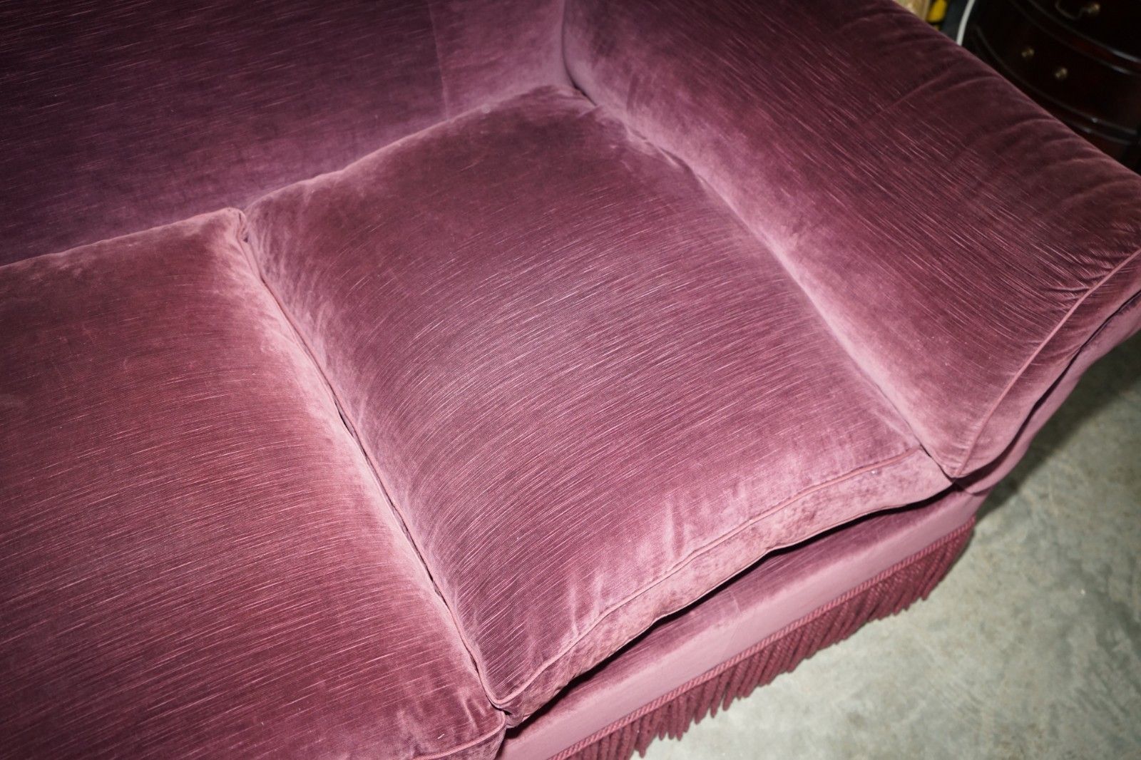 photo vinterior Massive Howard & Son's Wimbourne Three Seat Cushion Arm Sofa 257x122cm