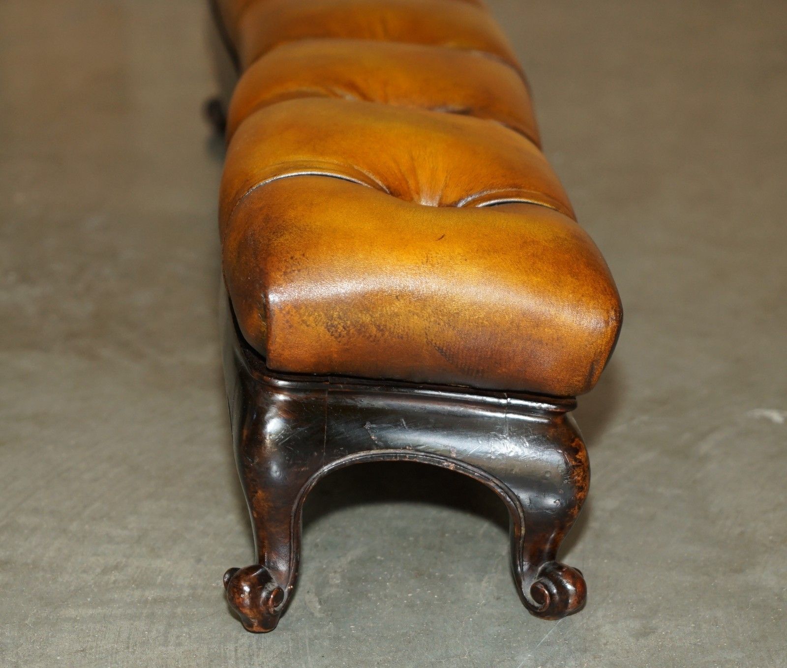 photo vinterior 97.5cm Victorian Chesterfield Brown Leather Club Fender Log Burner Footstool
