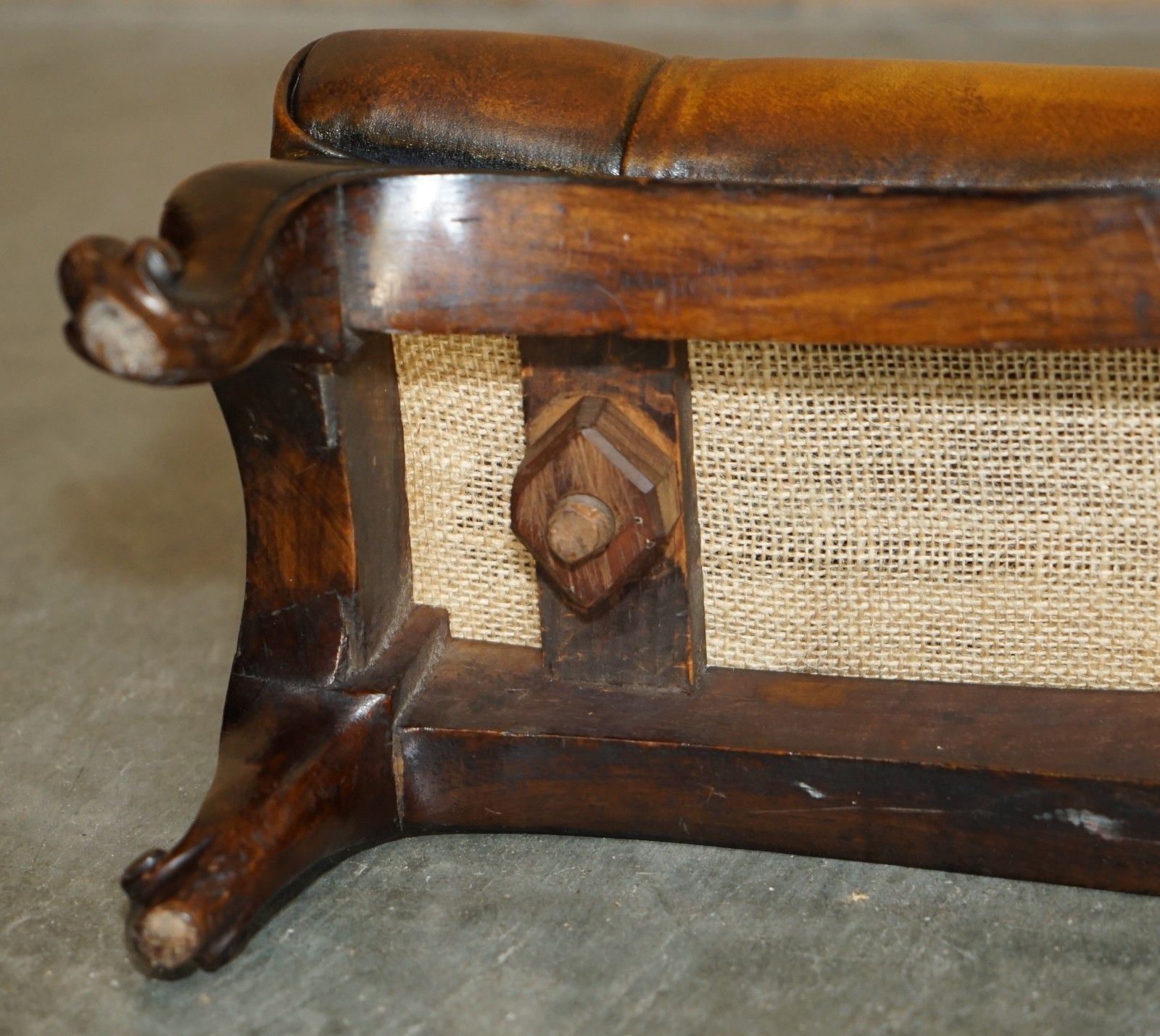 photo vintage 97.5cm Victorian Chesterfield Brown Leather Club Fender Log Burner Footstool