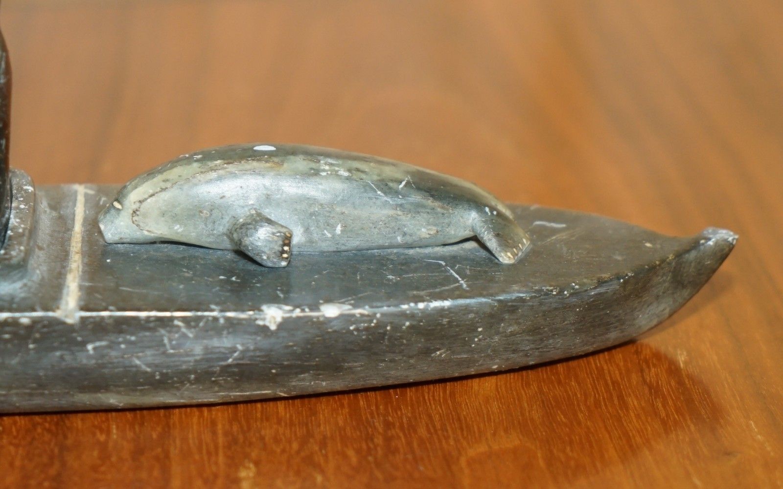 photo vinterior Fine Alex Patsauq 1917 Signed Serial Number Inuit Eskimo Soapstone Kayak Carving