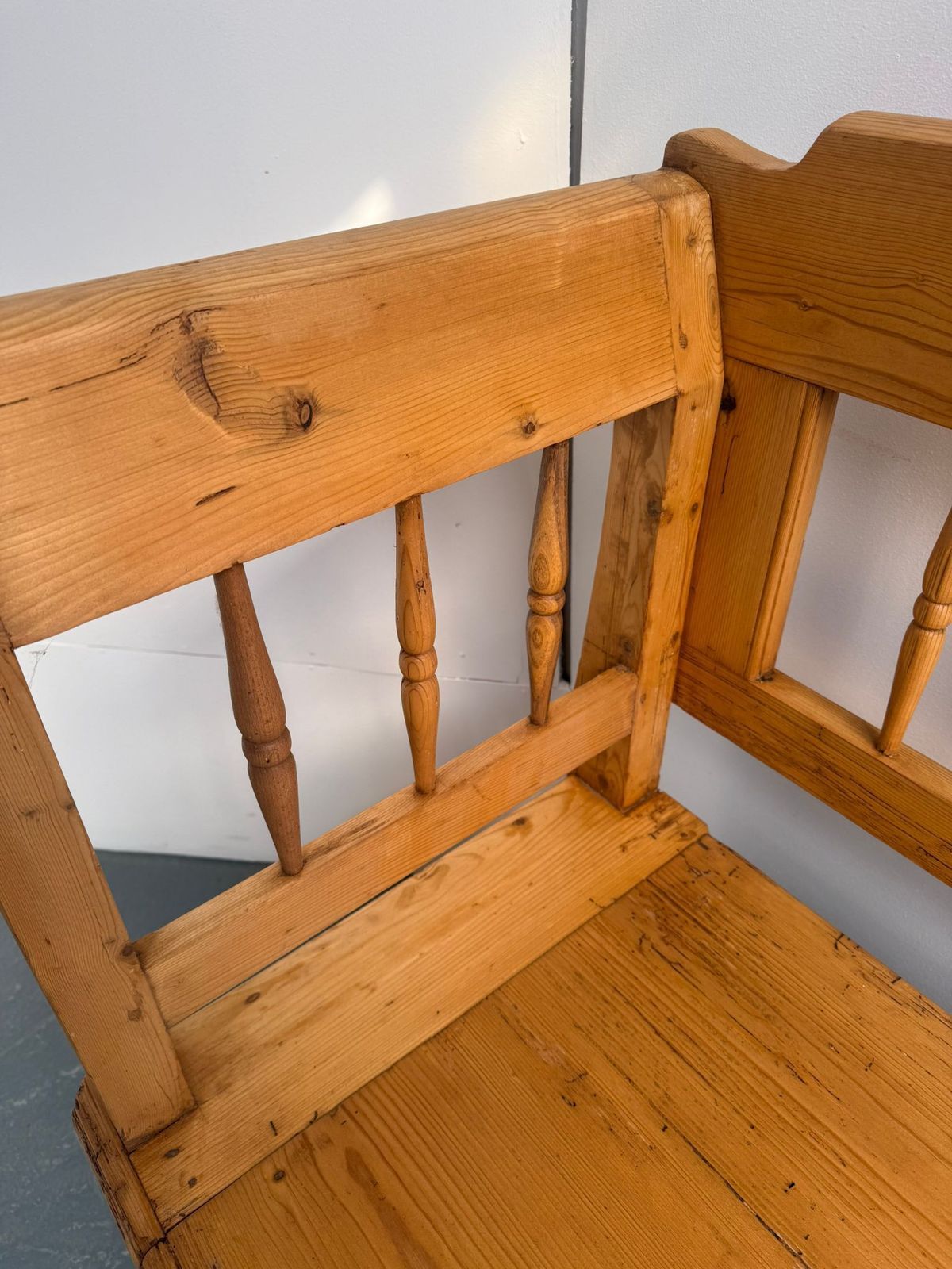 A Lovely Original Hungarian Spindled Pine Waxed Victorian 3 Seater Bench photo vintage